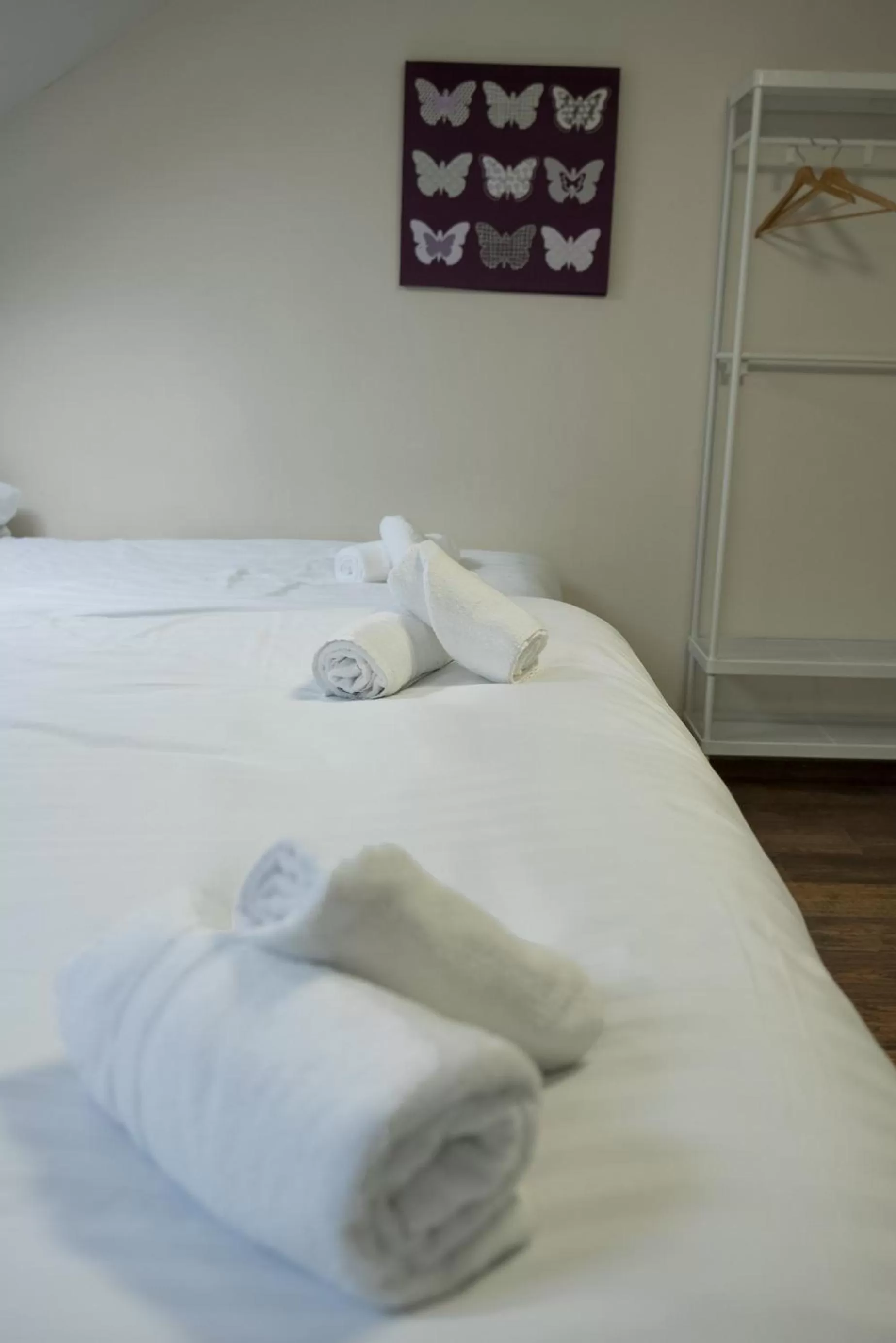 Bedroom, Bed in Walsh's Hotel and Apartments