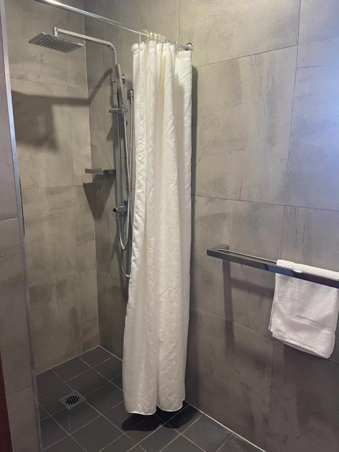 Shower in Town & Country Motor Inn
