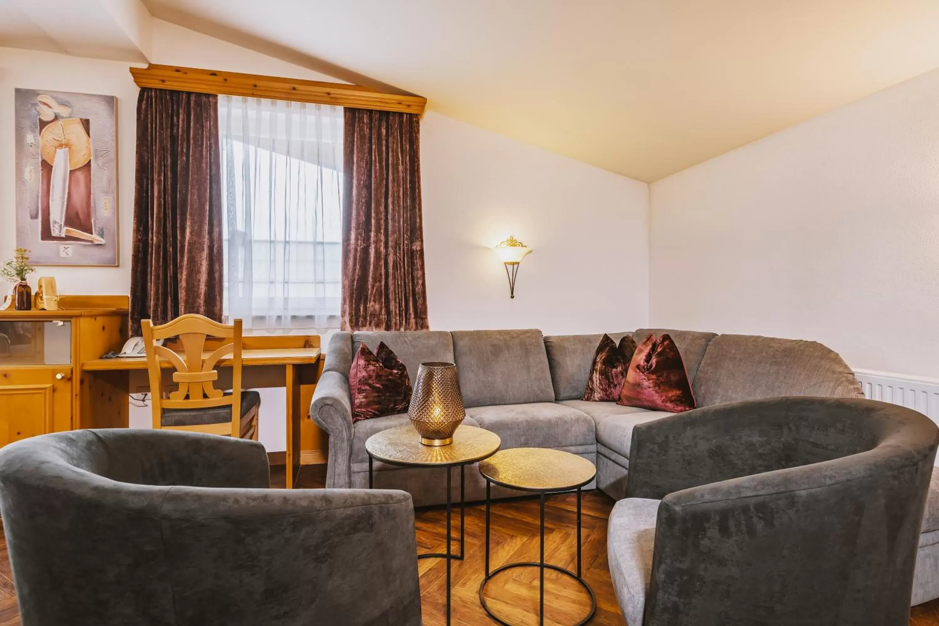 Living room, Seating Area in Hotel TONI inklusive Zell am See - Kaprun Sommerkarte