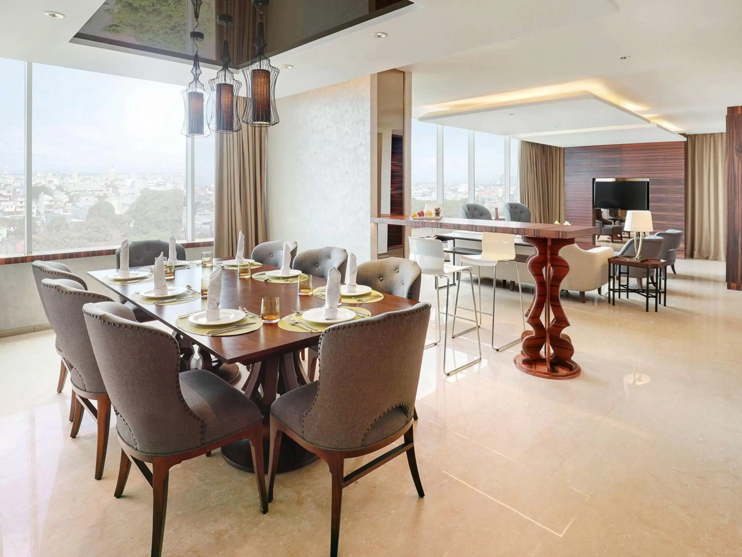 Photo of the whole room, Restaurant/Places to Eat in Novotel Makassar Grand Shayla