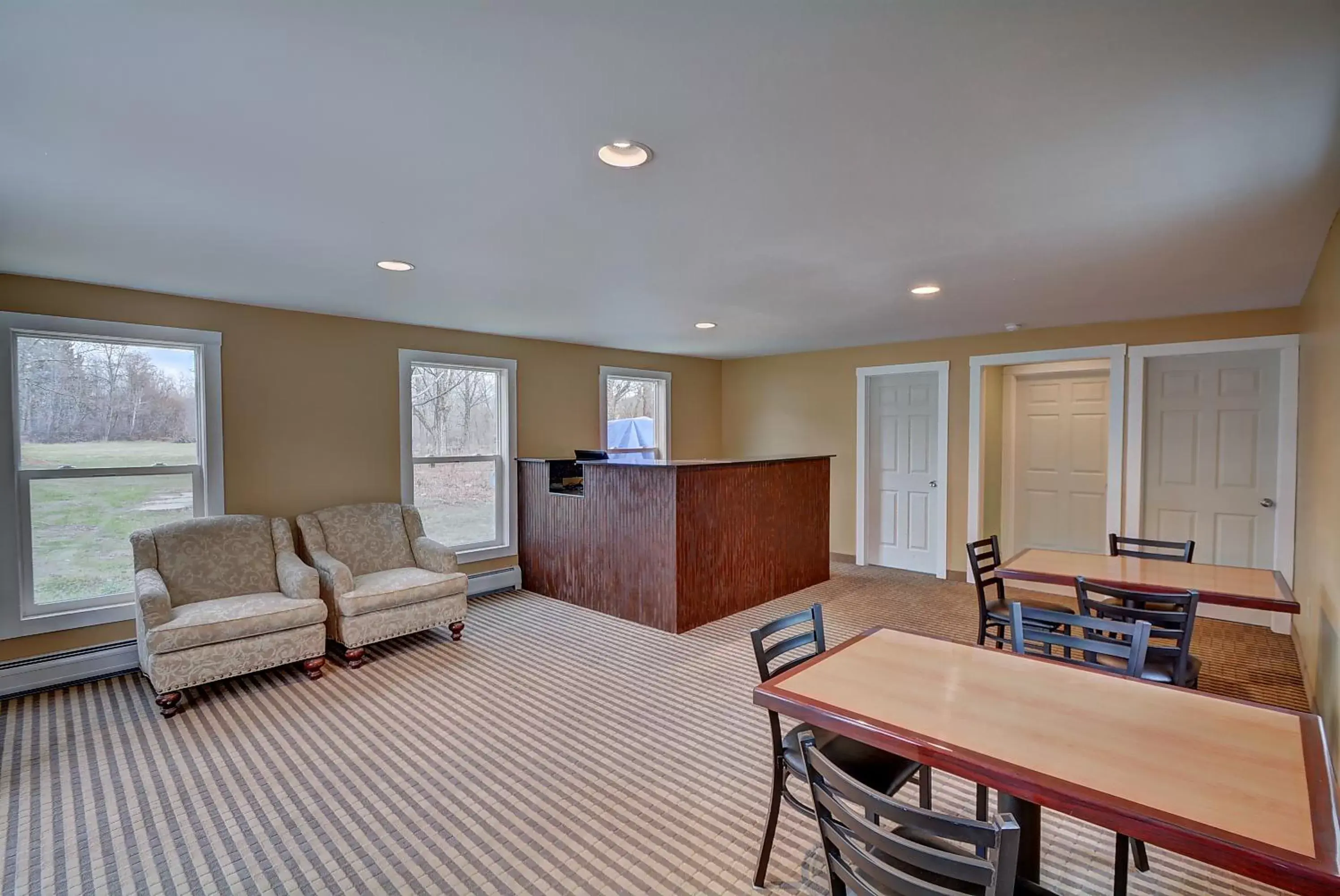 Lobby or reception in The Putney Inn Lobby or reception in The Putney Inn