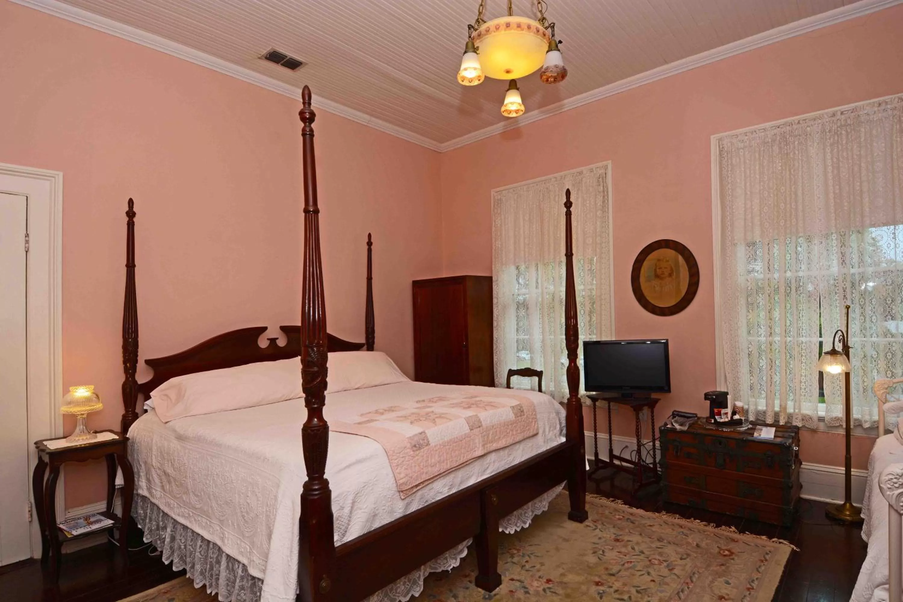 Photo of the whole room, Bed in 1872 Denham Inn