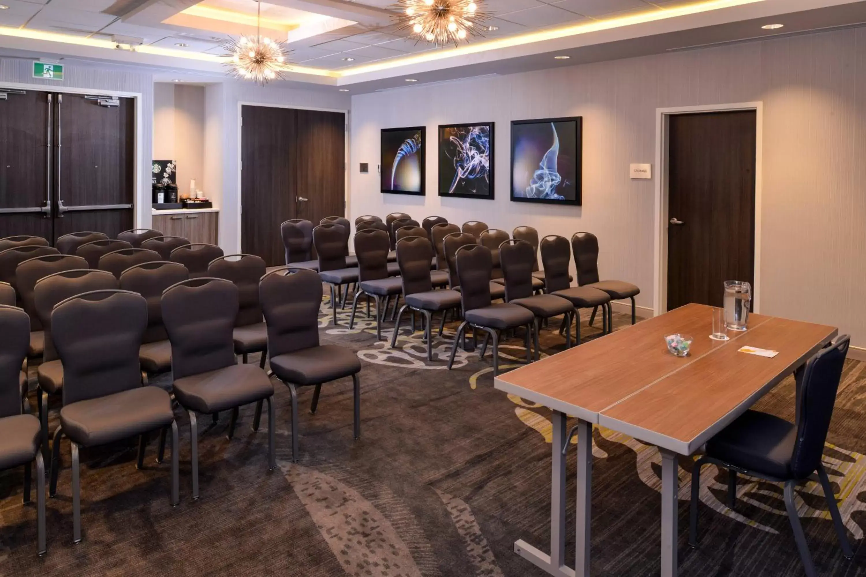 Meeting/conference room in Courtyard by Marriott Saskatoon Airport