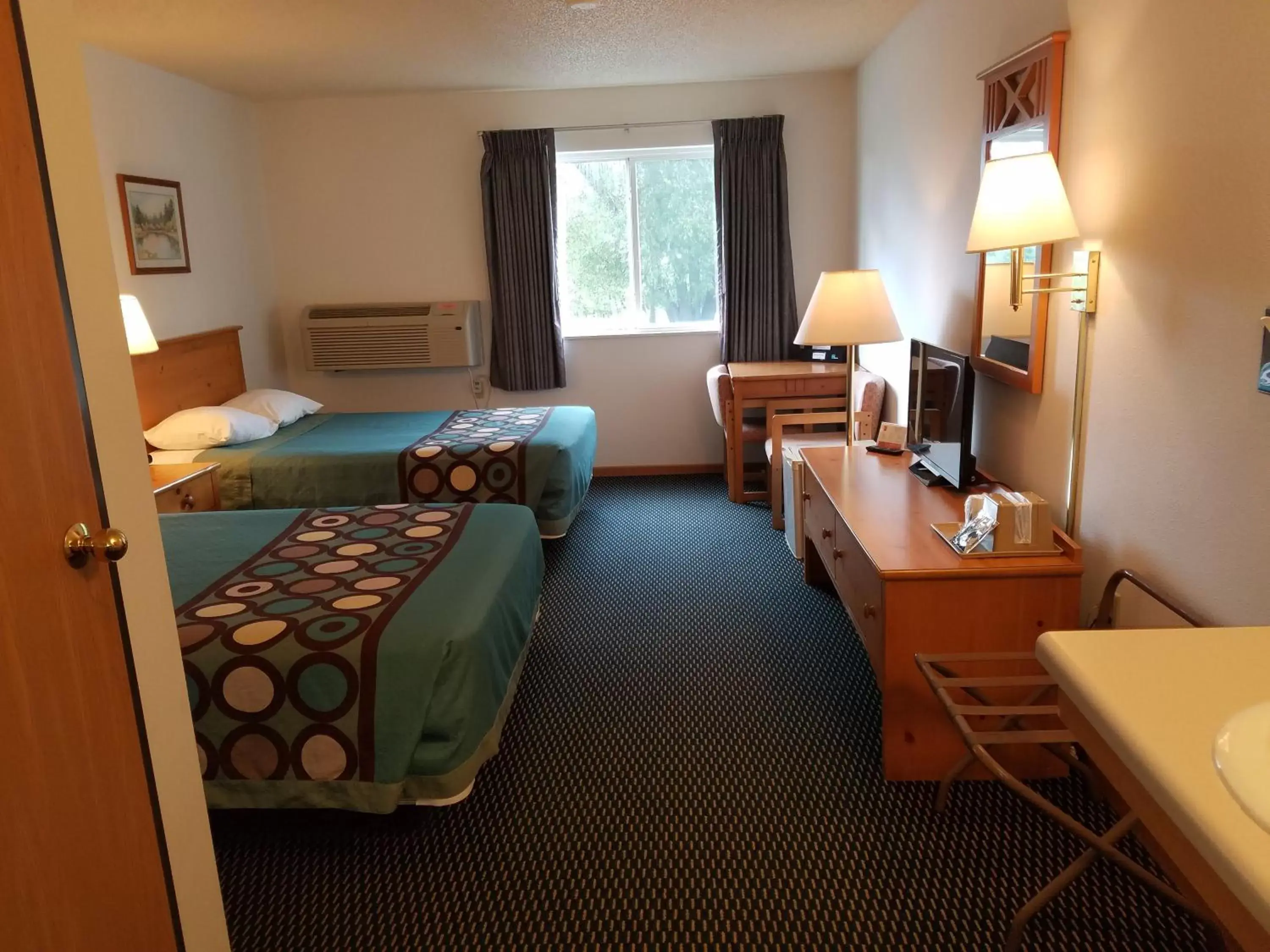 Photo of the whole room, Bed in Super 8 by Wyndham Phillips Photo of the whole room, Bed in Super 8 by Wyndham Phillips