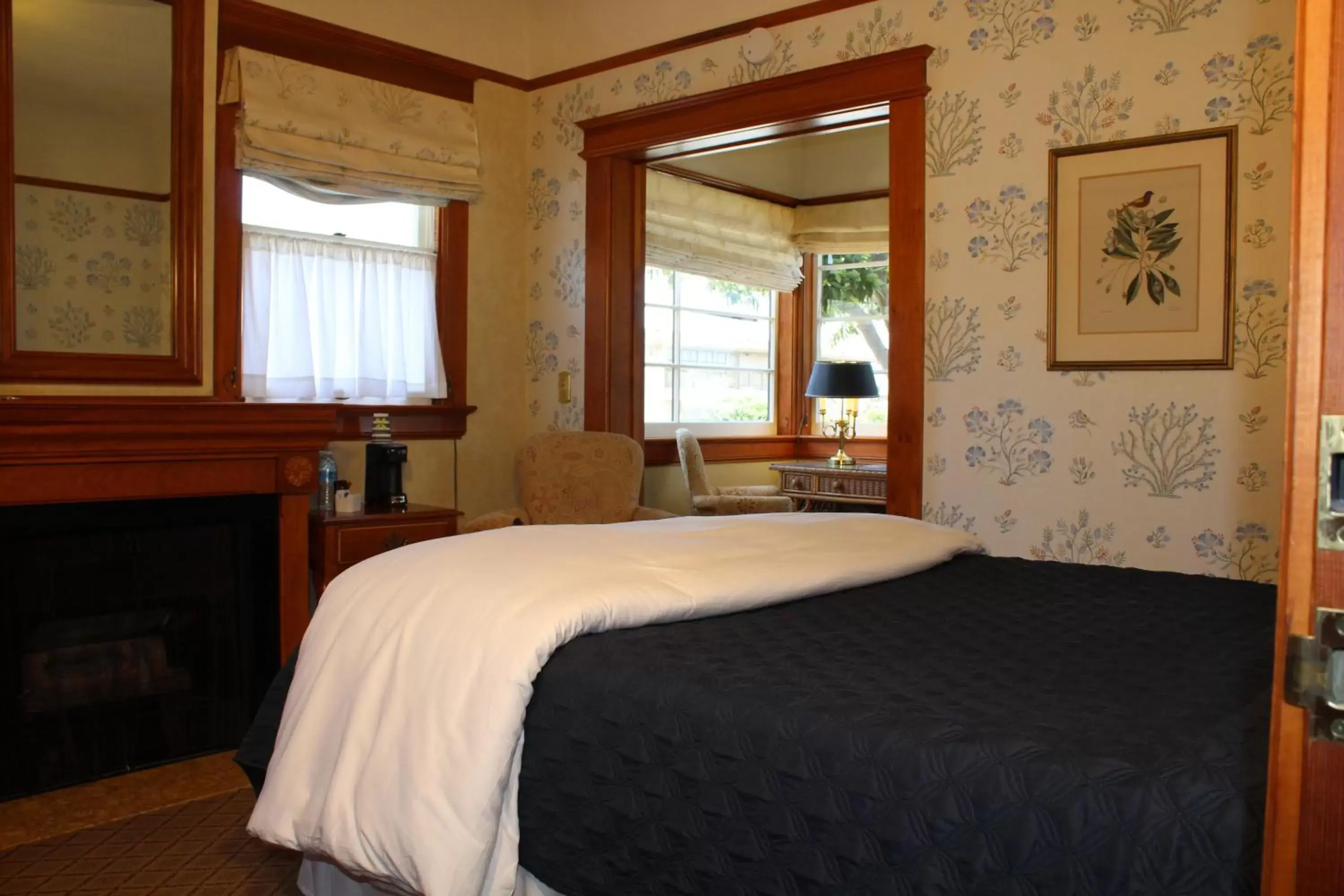 Bed in Pacific Grove Inn