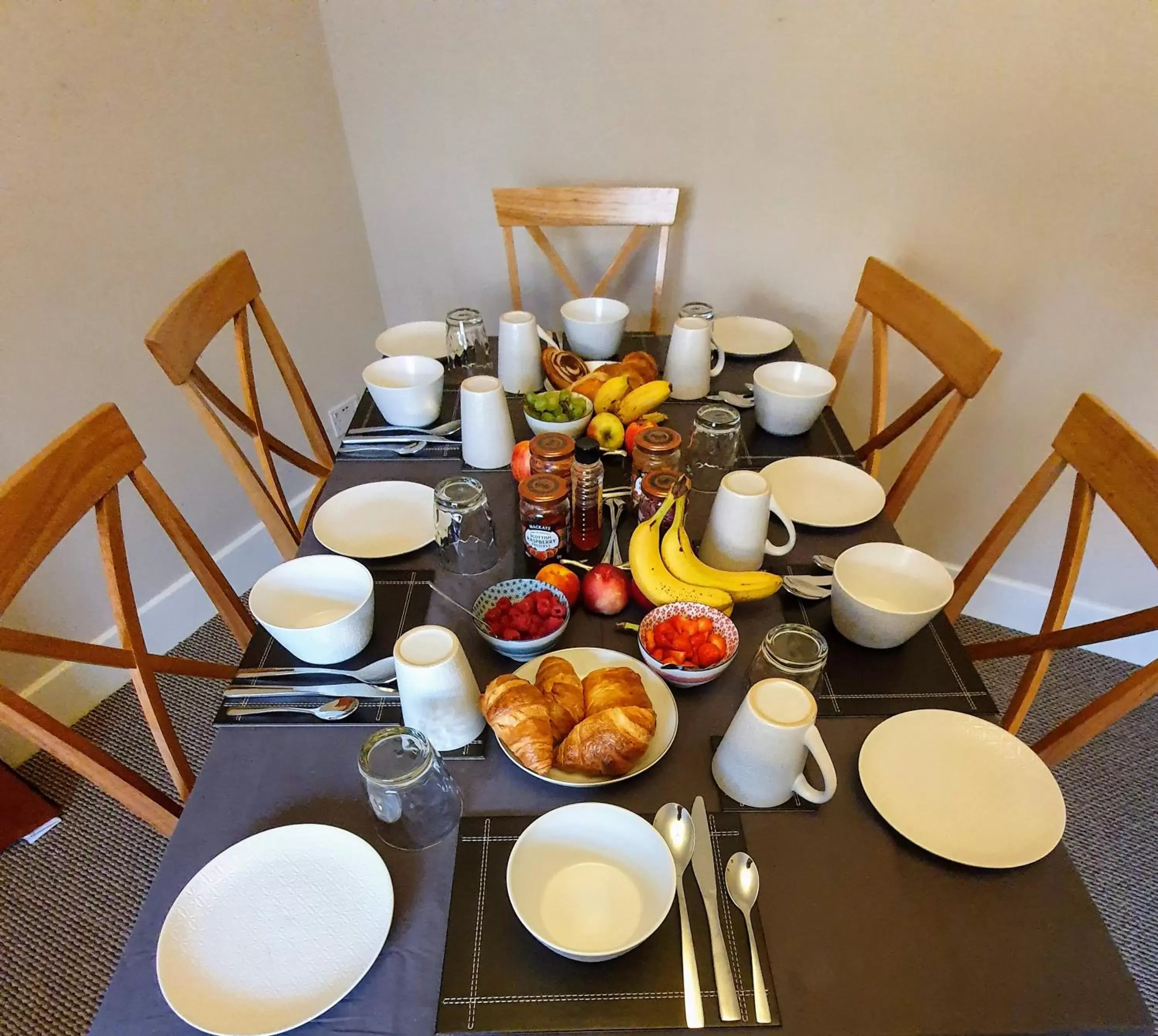 Coffee/tea facilities, Dining Area in Doric House