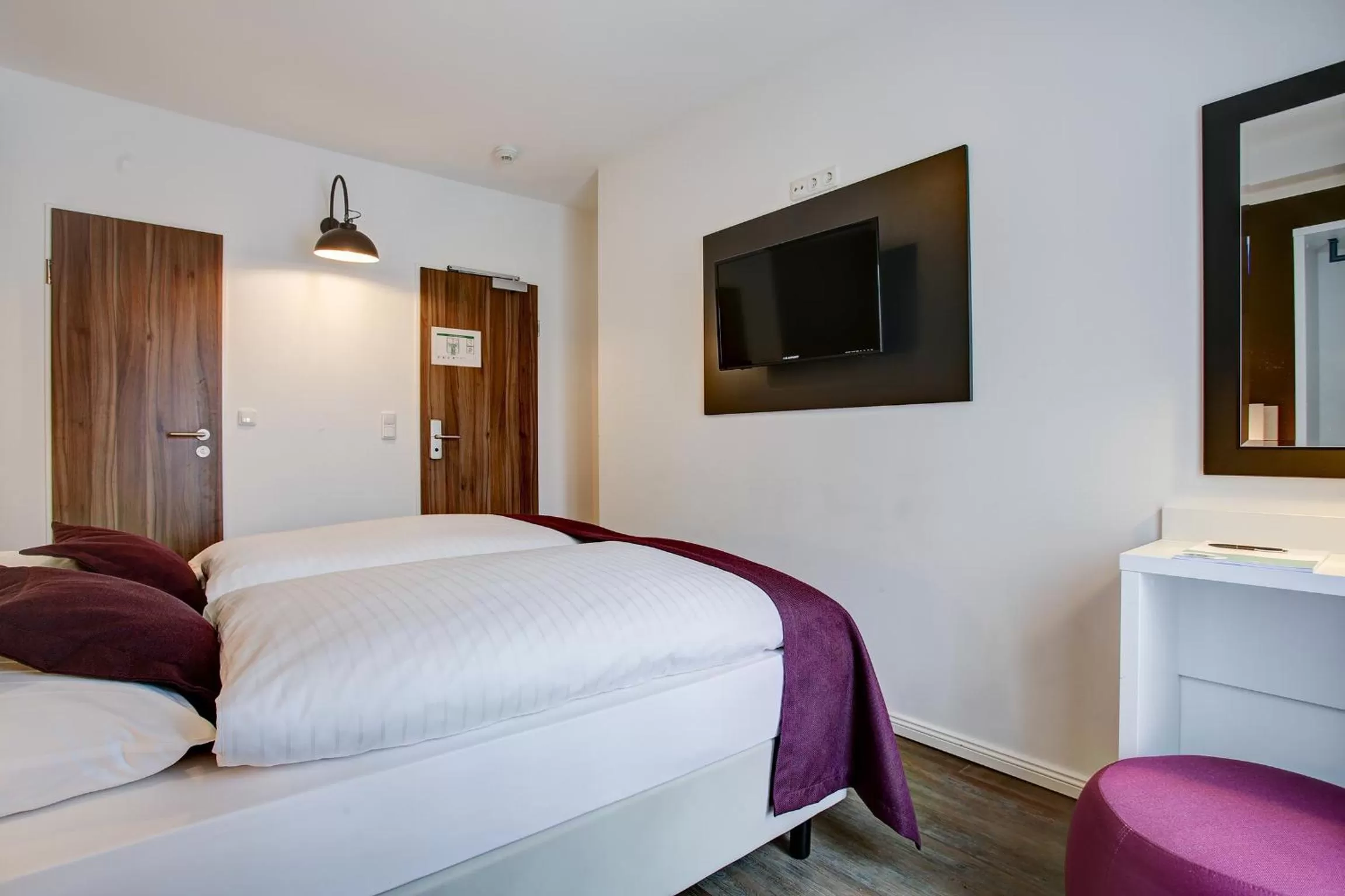 Photo of the whole room, Bed in Hotel West