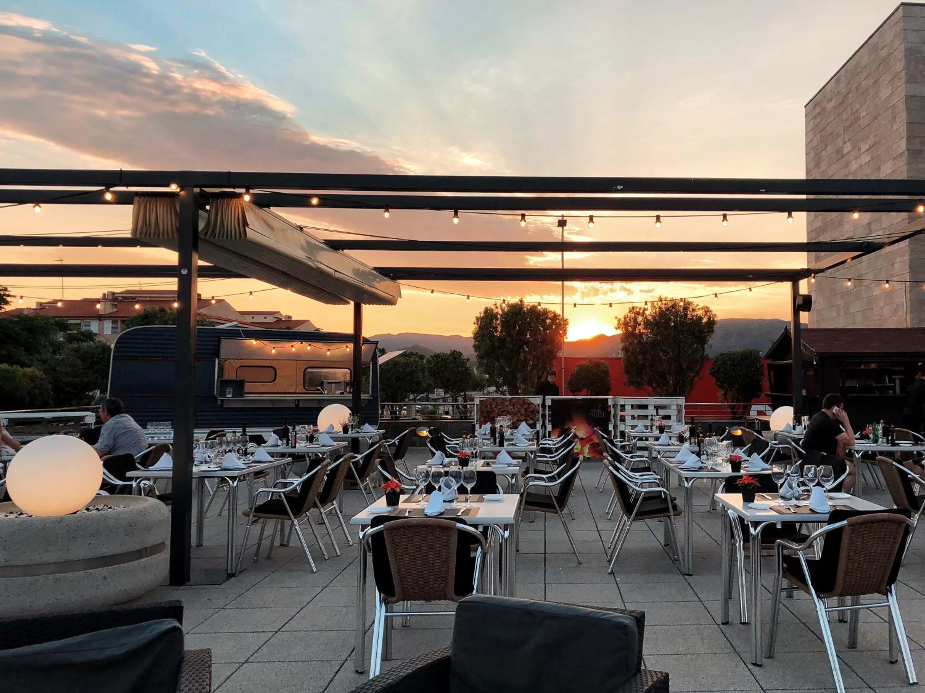 BBQ facilities, Restaurant/Places to Eat in Hotel Class Valls