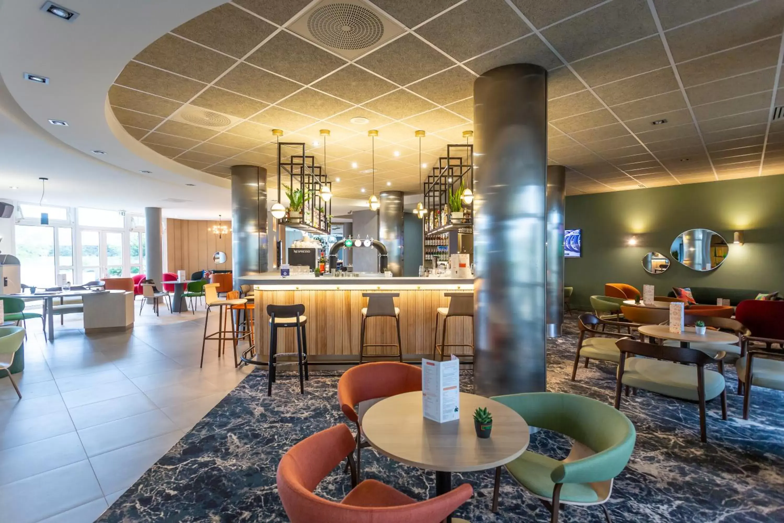 Lounge or bar, Restaurant/Places to Eat in Novotel Bourges