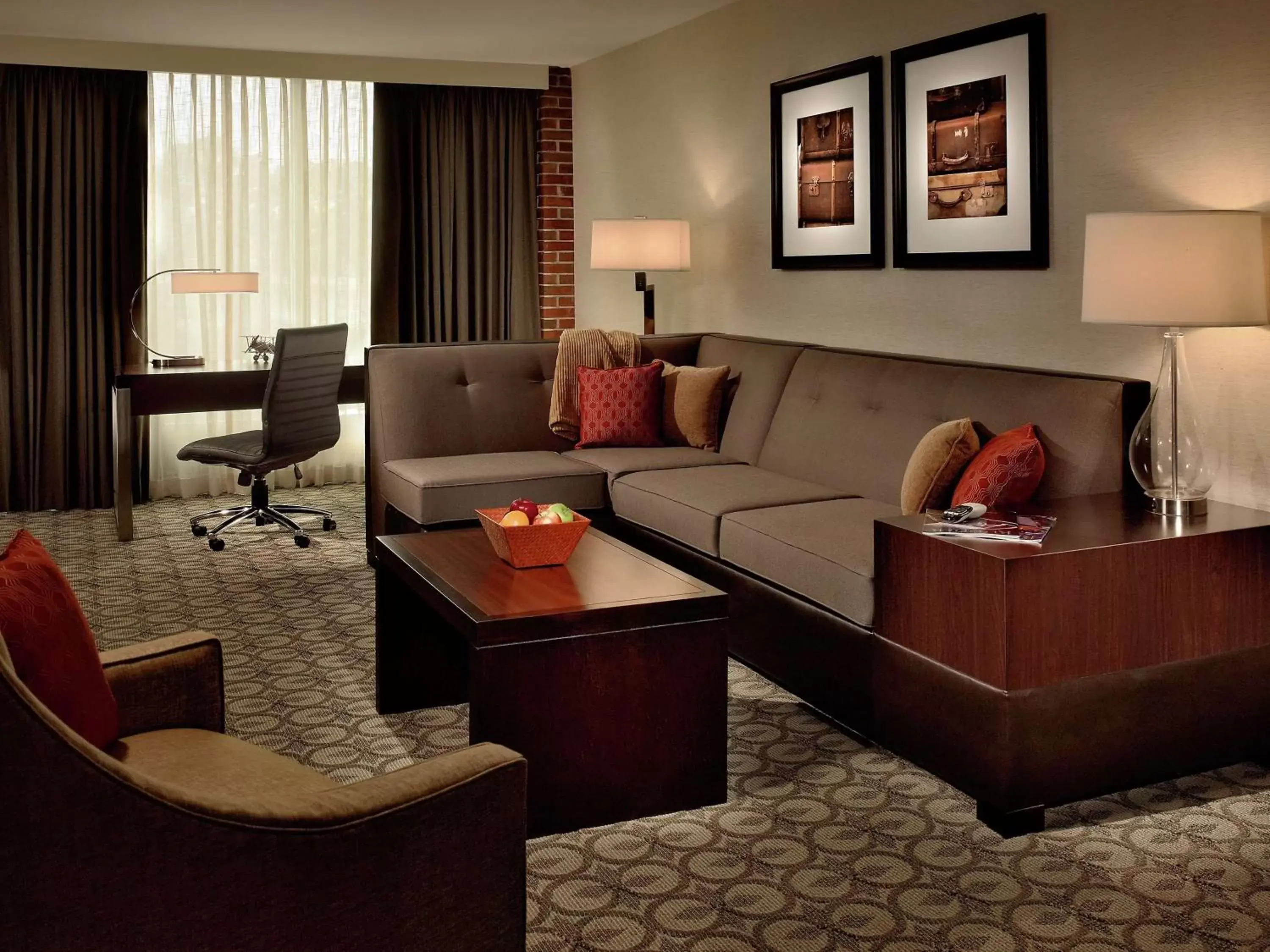 Living room, Seating Area in DoubleTree Hotel & Suites Charleston Airport