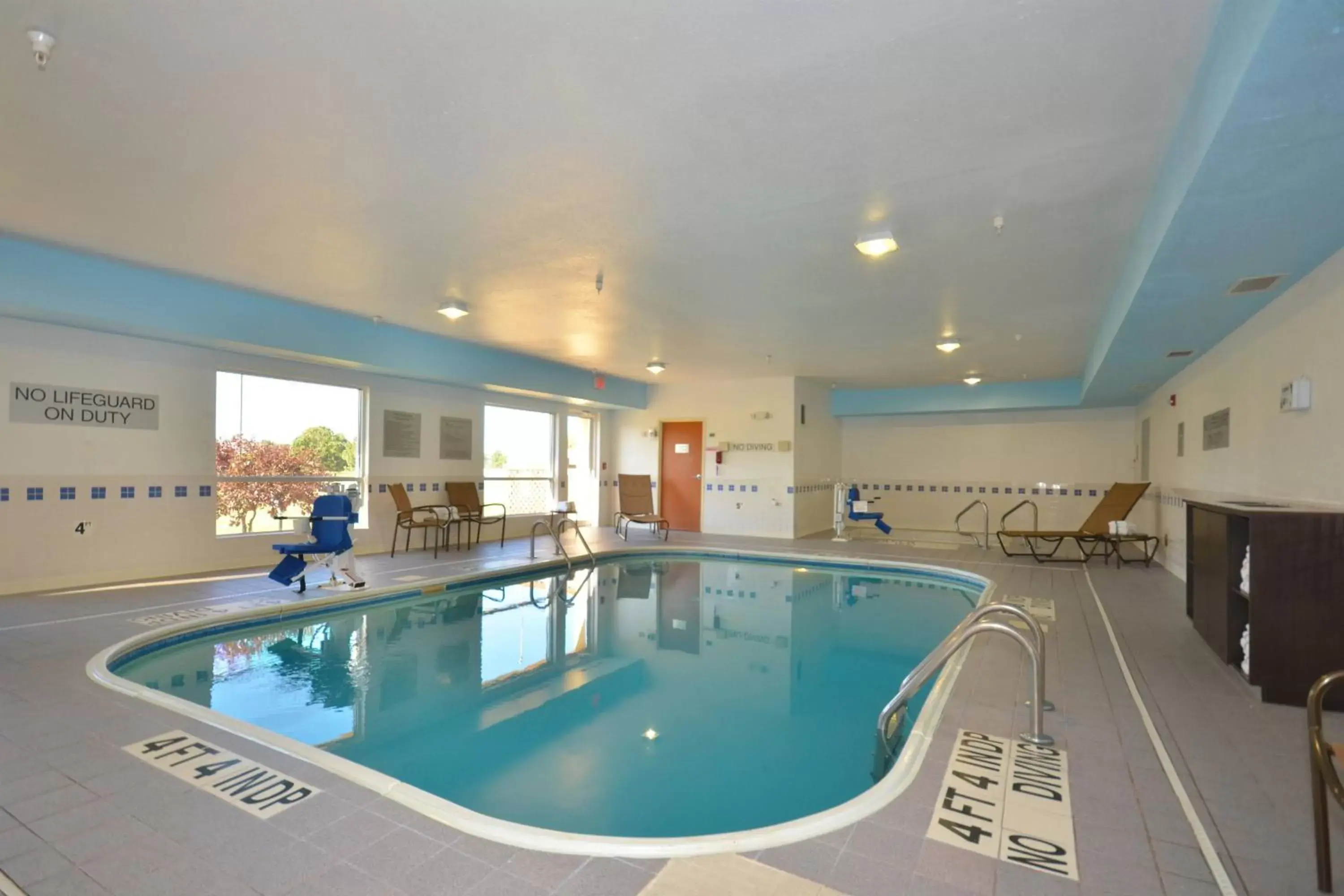 Swimming Pool in Freedom Inn