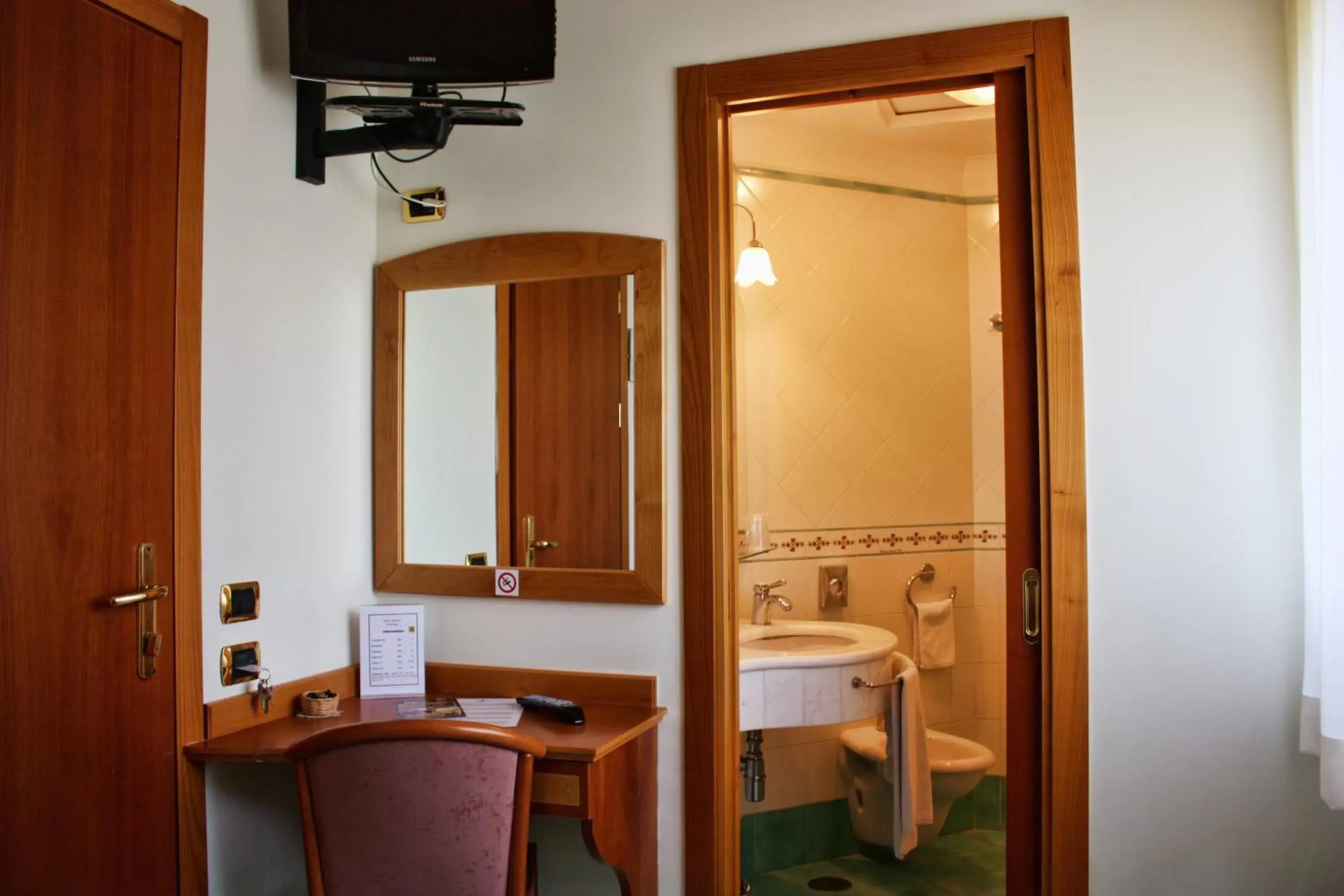 Bathroom in Hotel Savoia Sorrento