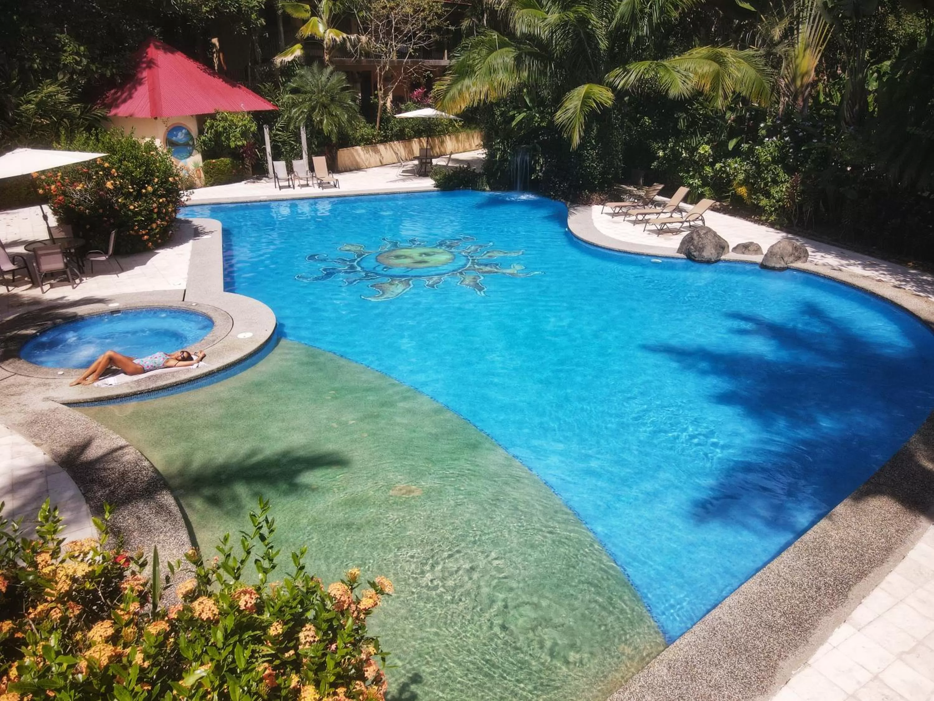 Swimming pool in Jaco Hotel DoceLunas