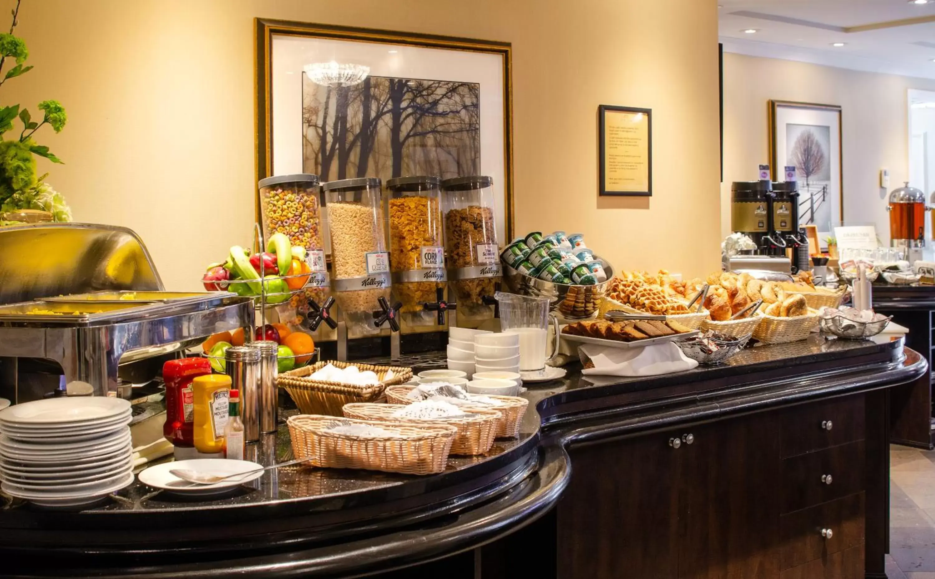 Continental breakfast, Food in Le St-Martin Hotel & Suites