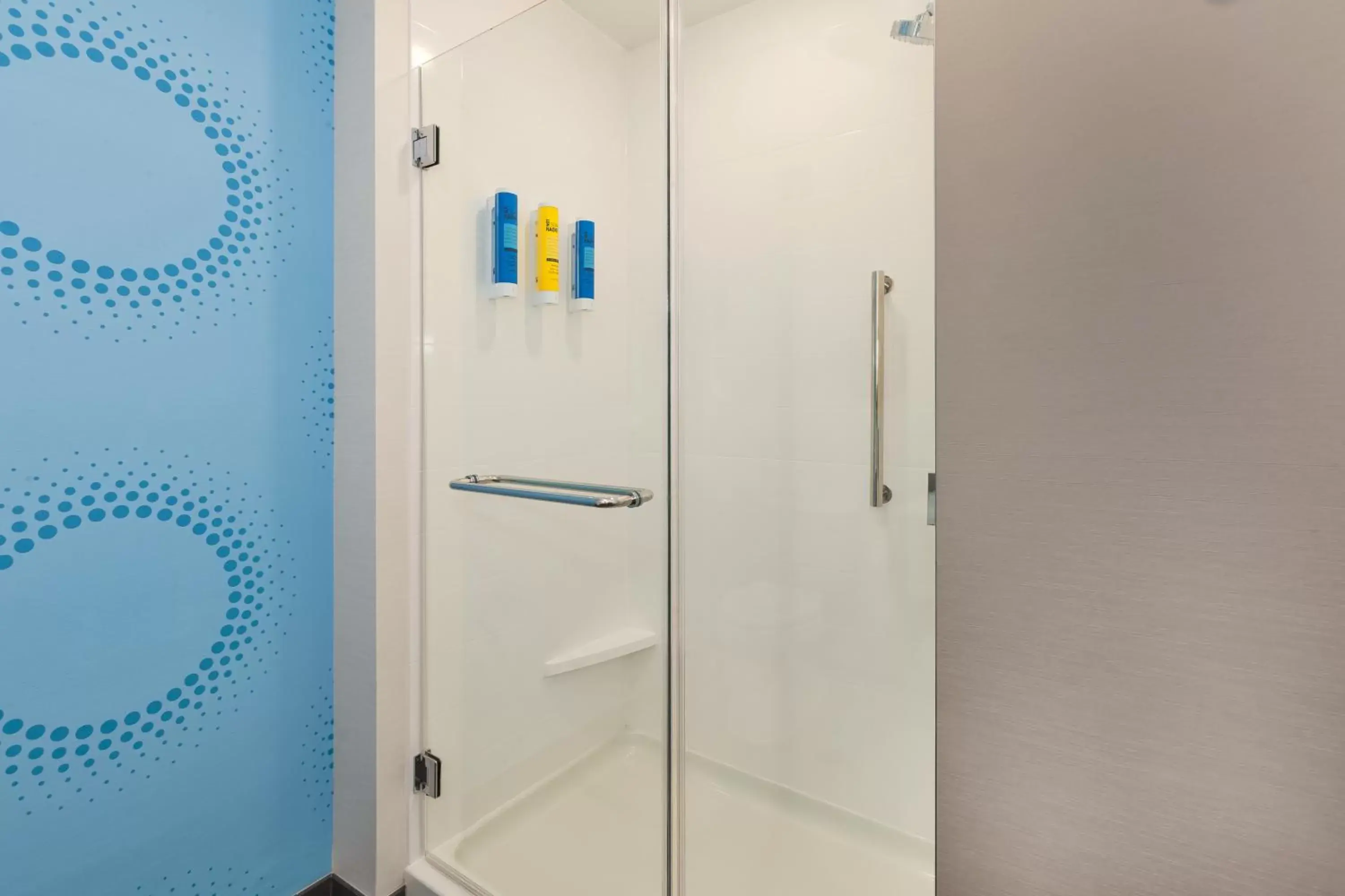 Queen Room with Two Queen Beds in Tru By Hilton Comstock Park Grand Rapids, MI Queen Room with Two Queen Beds in Tru By Hilton Comstock Park Grand Rapids, MI