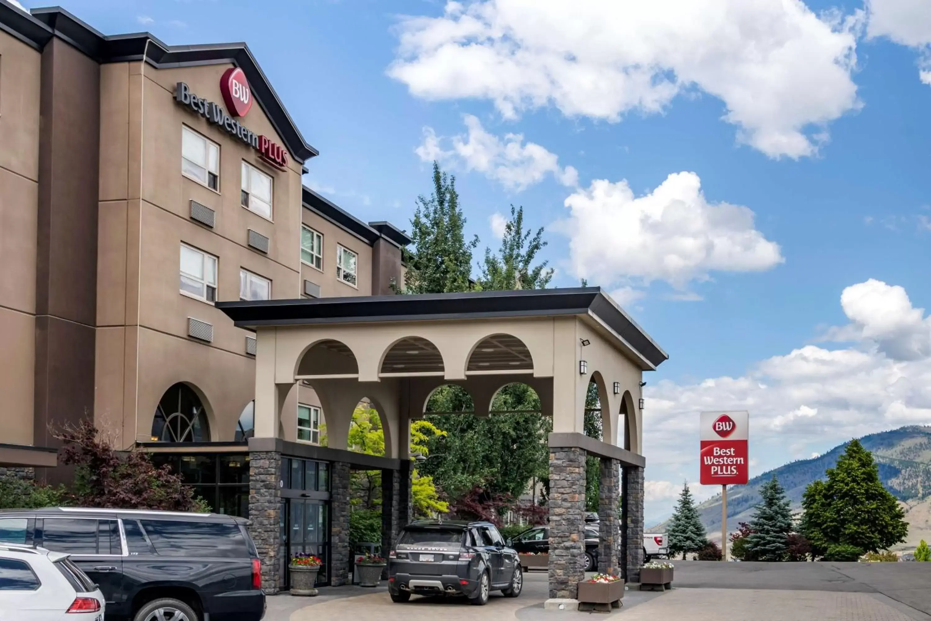 Property Building in Best Western Plus Kamloops Hotel