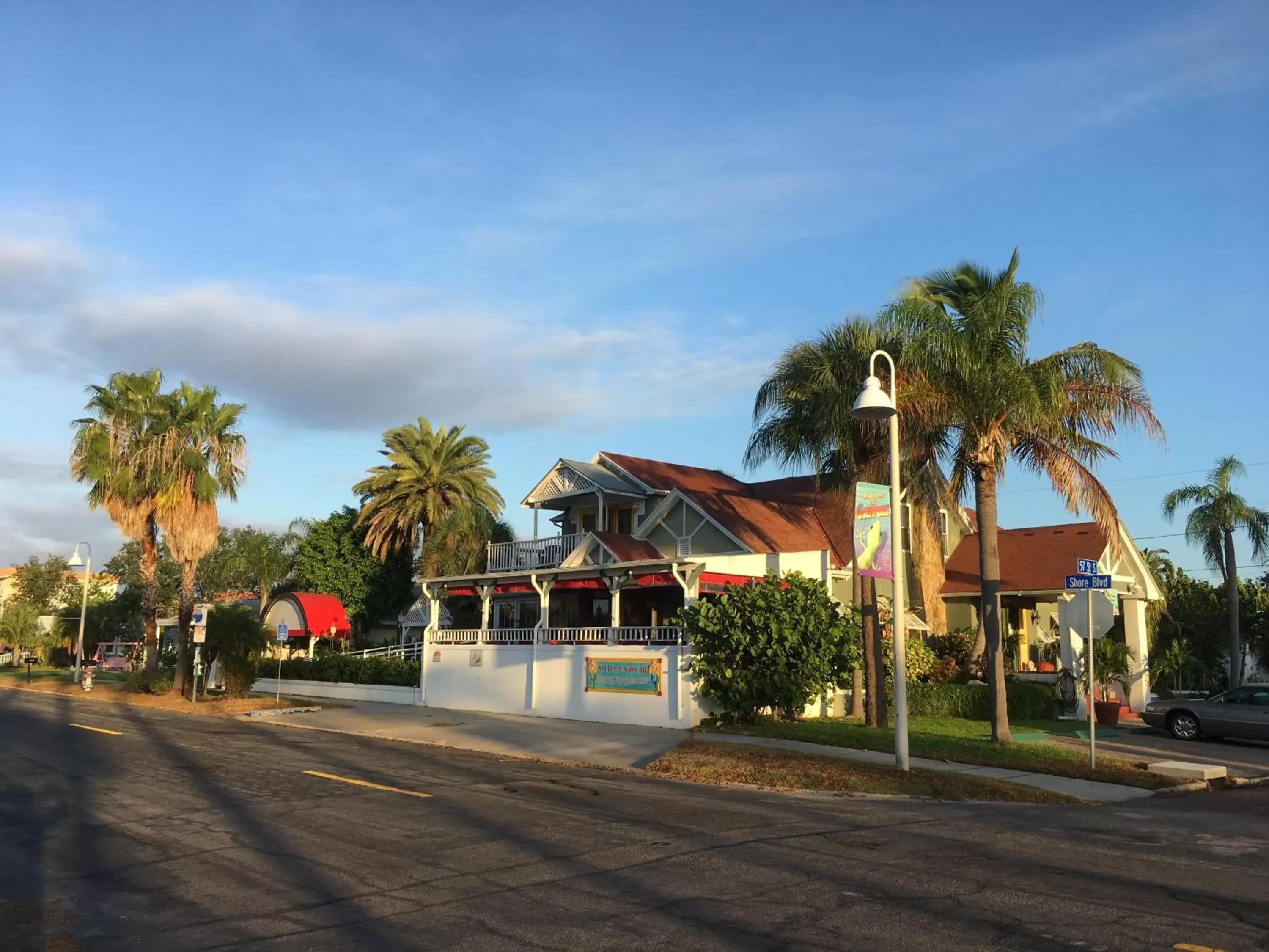 Neighbourhood, Property Building in Sea Breeze Manor Inn