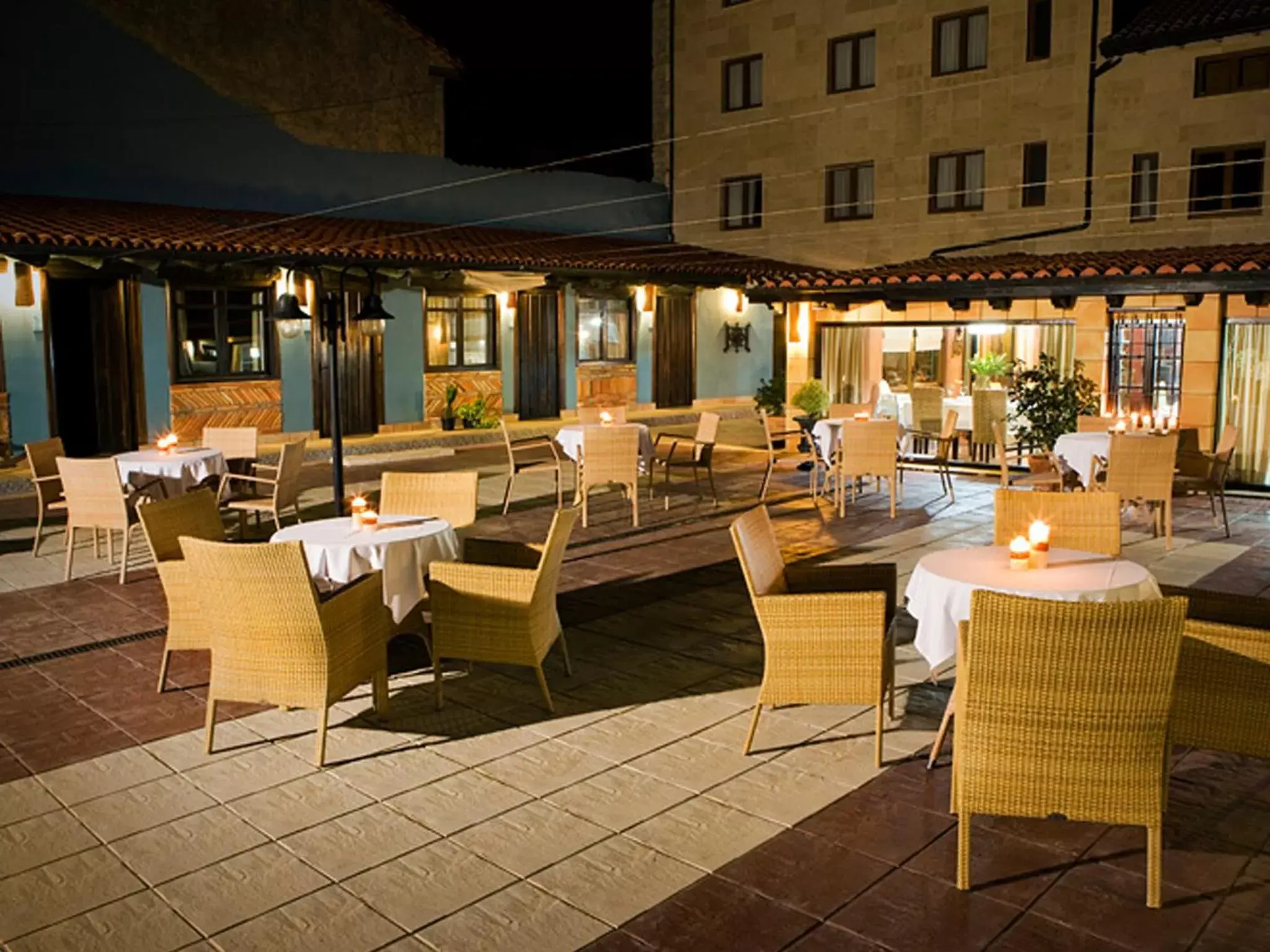 Night, Restaurant/Places to Eat in Posada Santa Ana