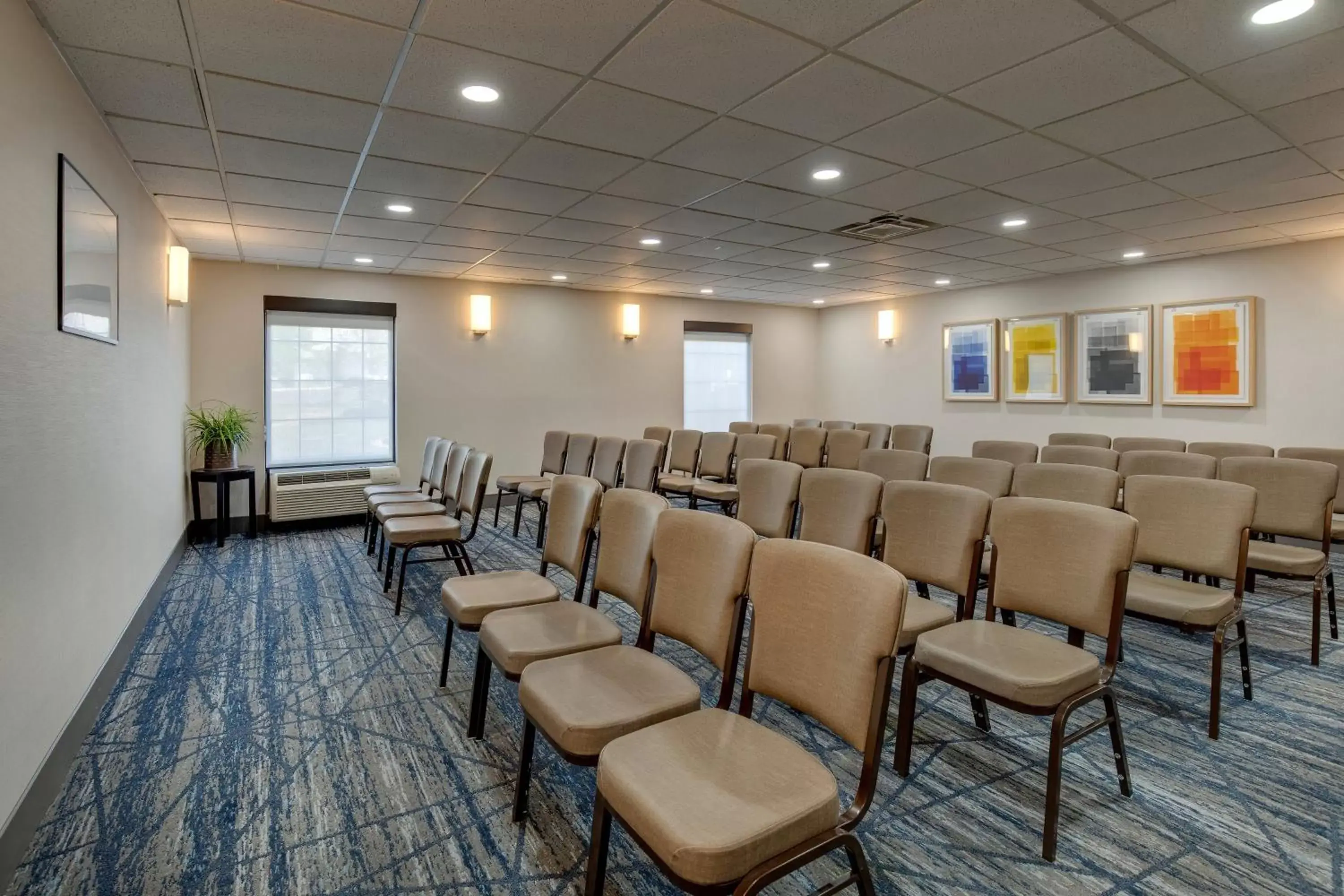 Meeting/conference room in Holiday Inn Express I-95 Capitol Beltway - Largo, an IHG Hotel