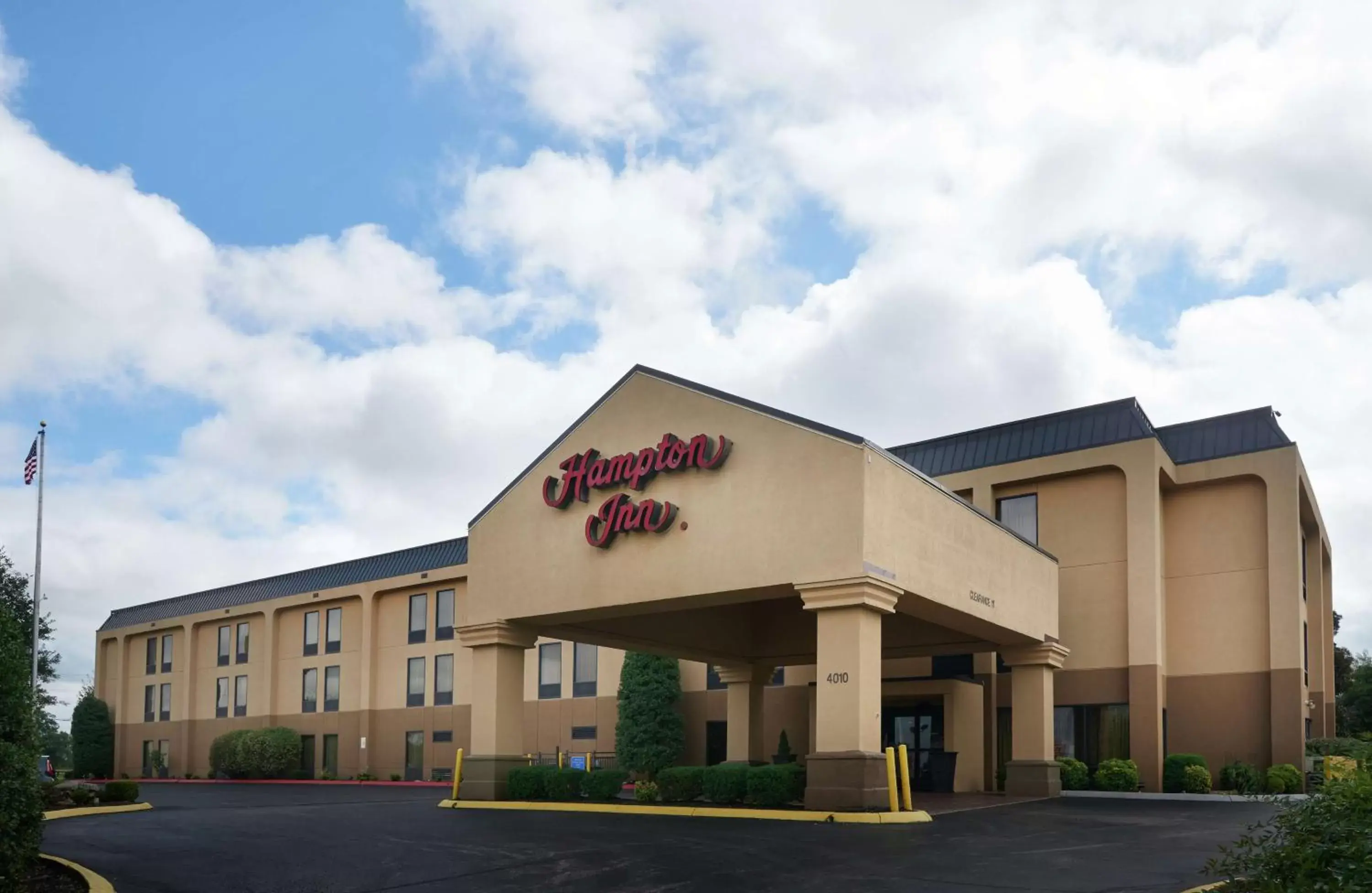 Property Building in Hampton Inn Franklin