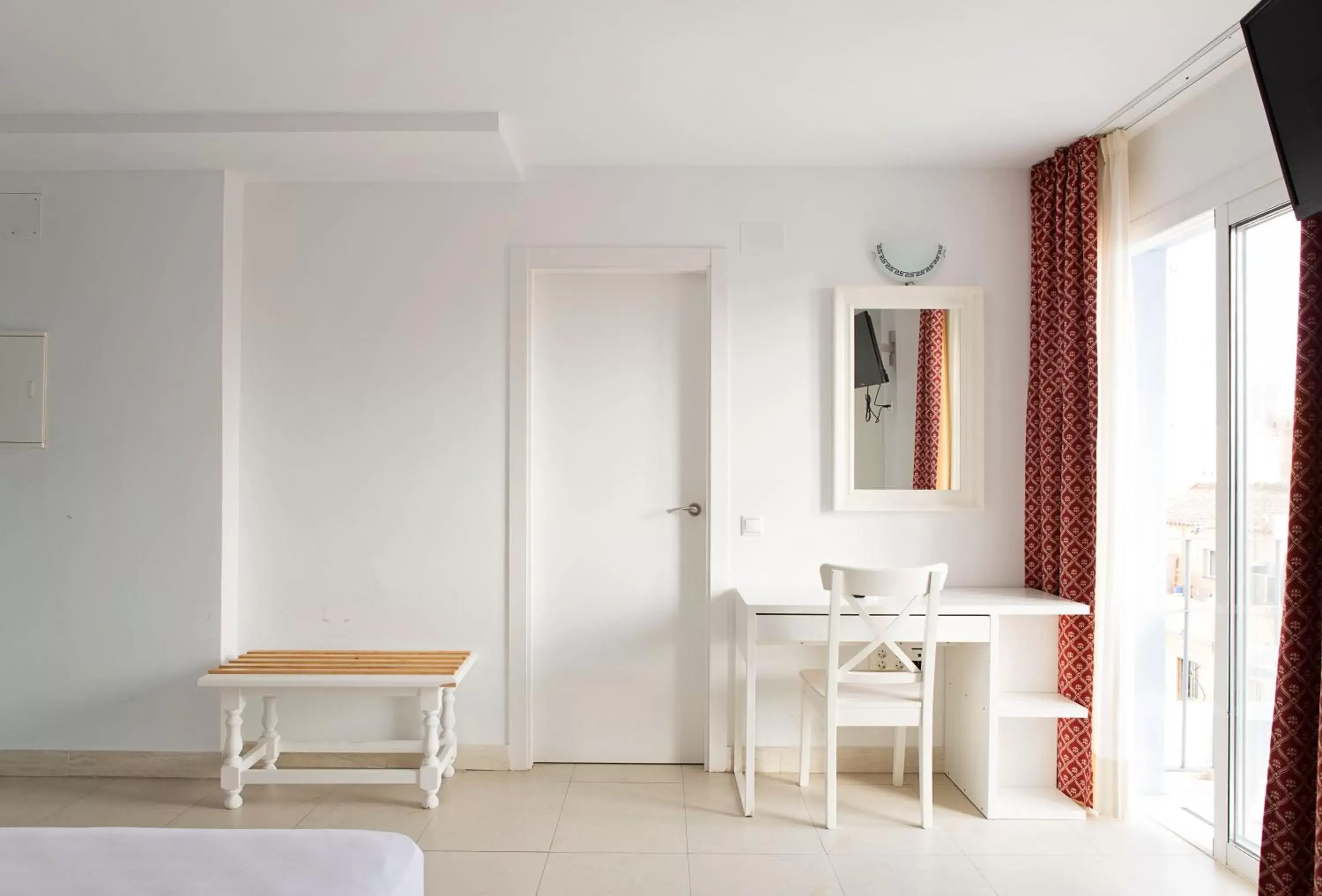 Bedroom, Seating Area in Hotel Eliseos