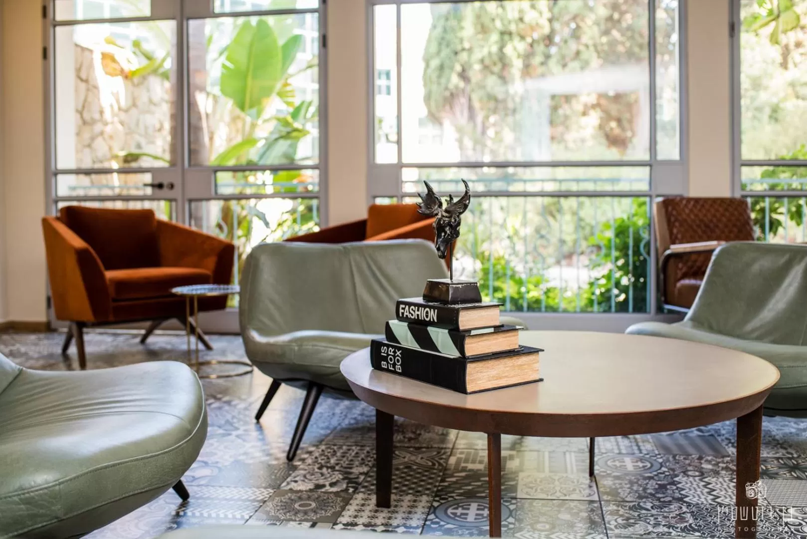 Communal lounge/ TV room in Eden Inn