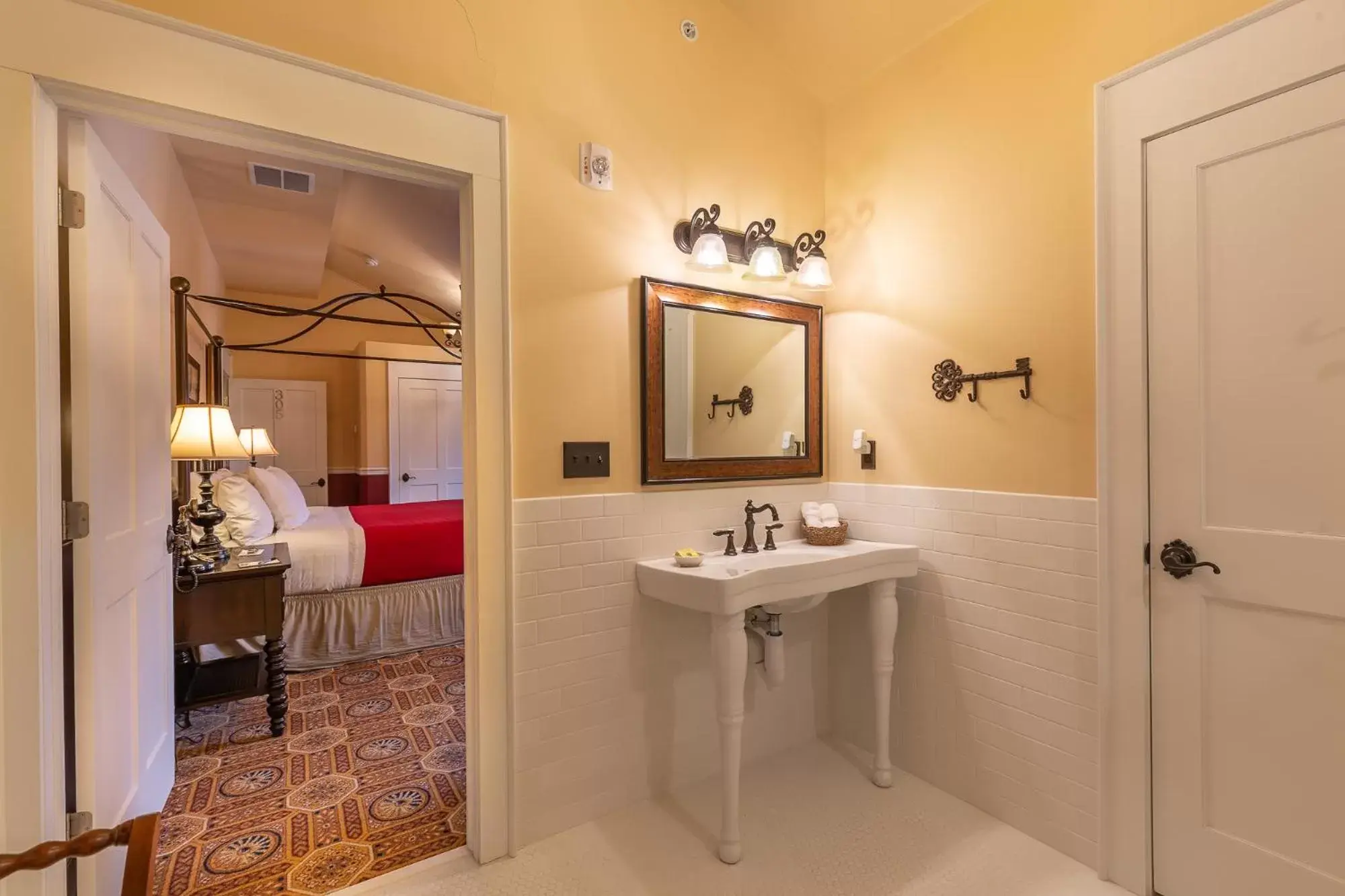 Bathroom in Steele Mansion Inn & Gathering Hub