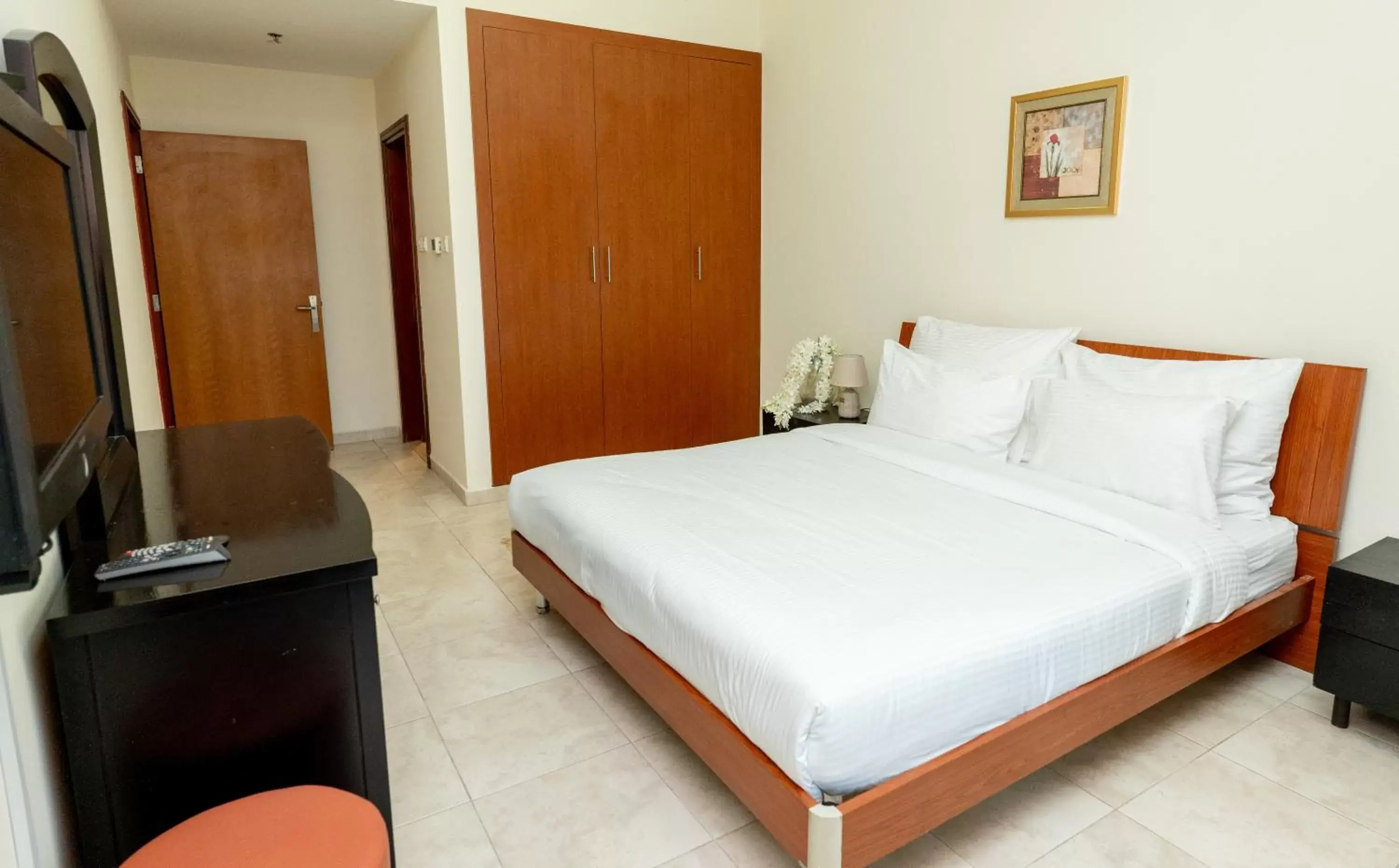 Bed in Al Raya Hotel Apartments