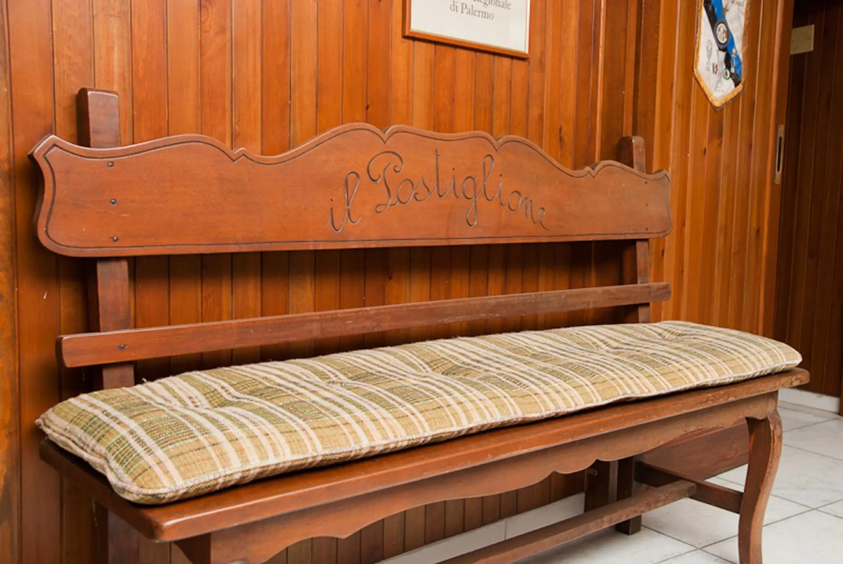 Decorative detail, Bed in Hotel Del Postiglione