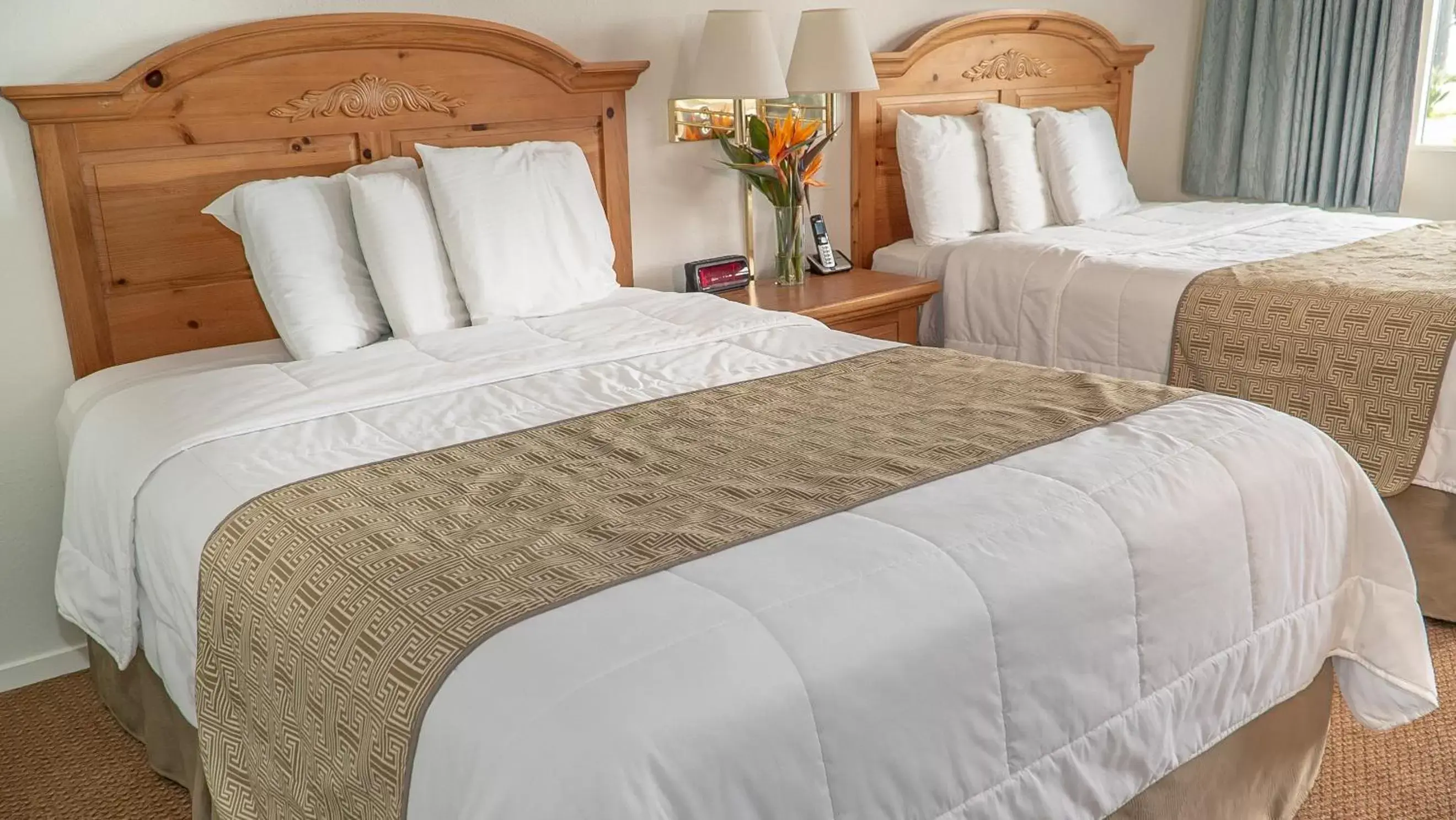 Bed in San Simeon Lodge