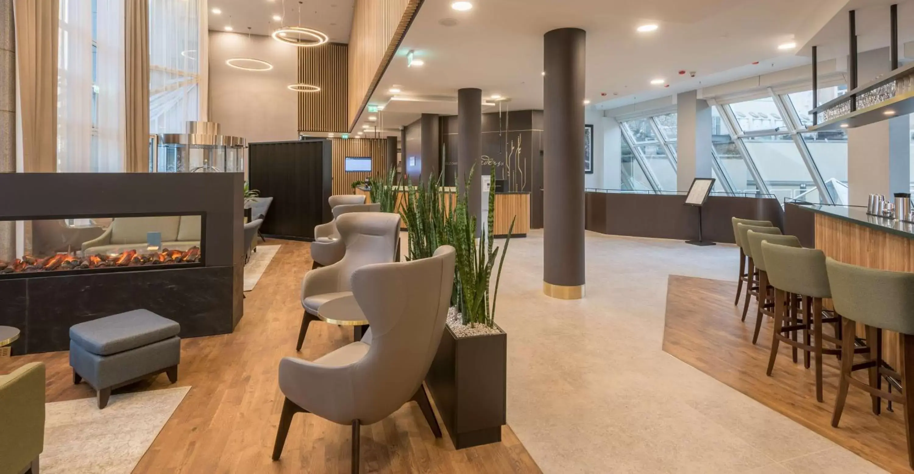 Lobby or reception, Lounge/Bar in Hilton Garden Inn Frankfurt City Centre