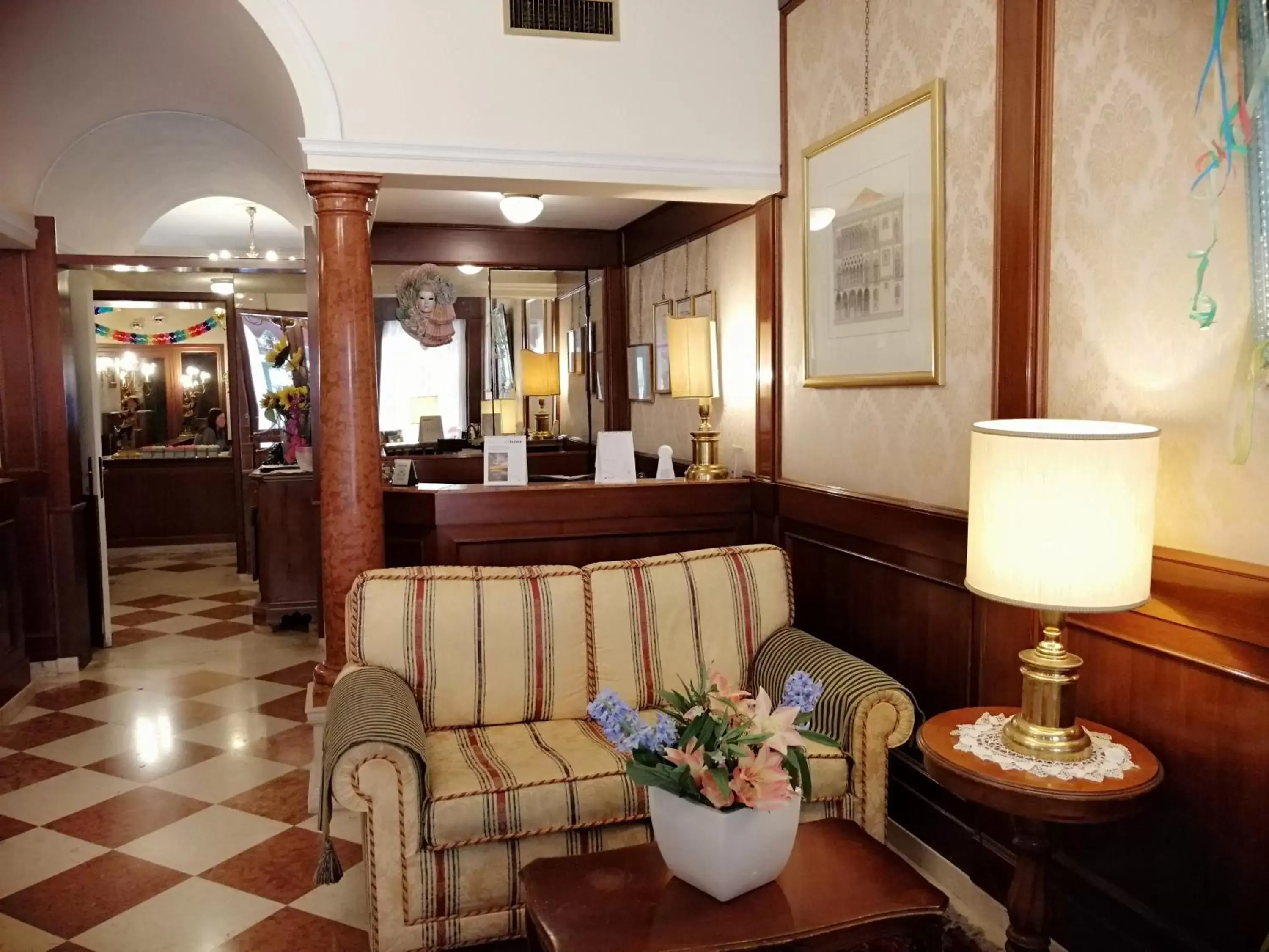 Lobby or reception, Lounge/Bar in Hotel Falier