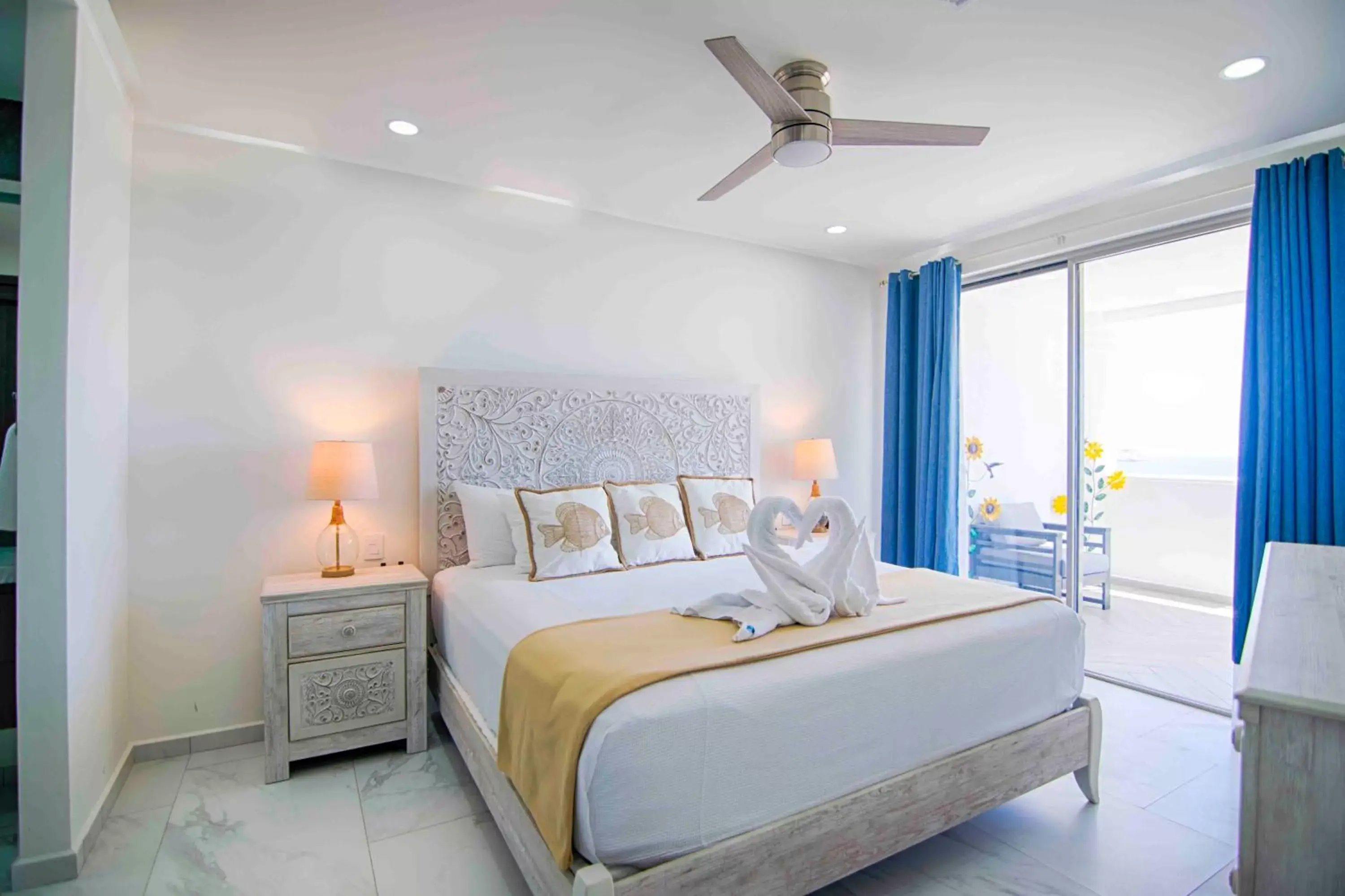 Bed in Casa Blanca Golf Villas