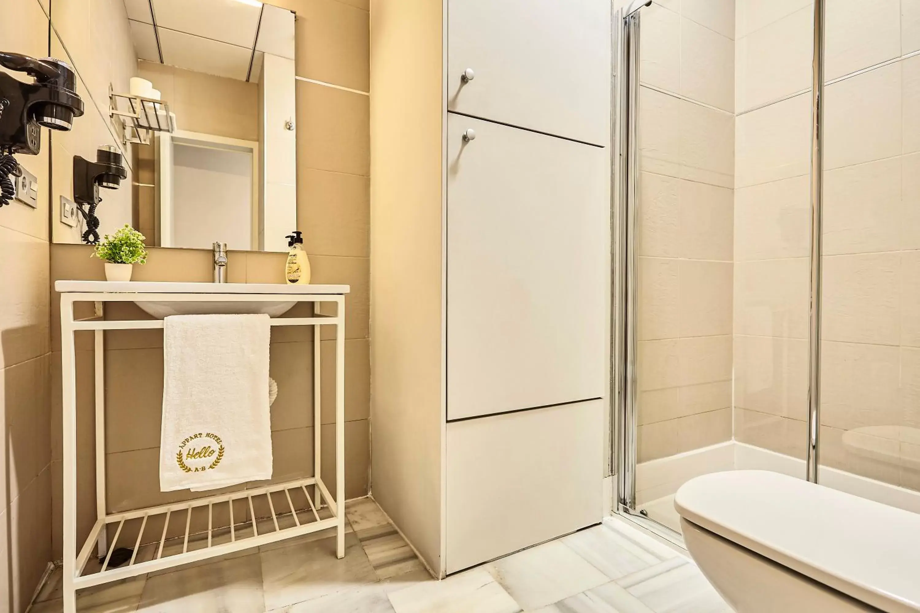 Bathroom in Hello Alicante Apartamentos