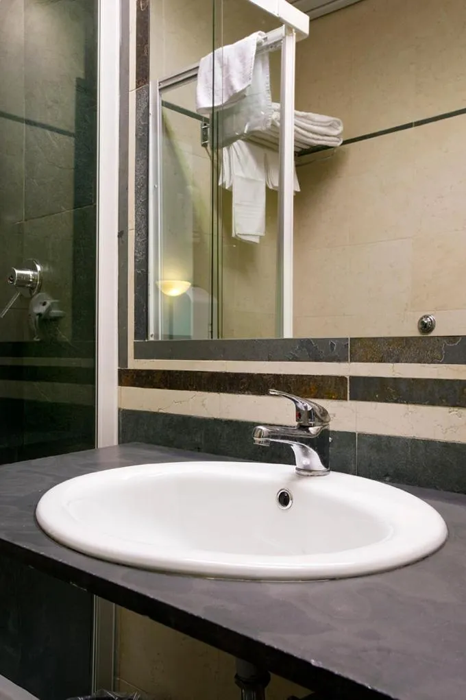 Bathroom in Dipendenza Hotel Bellavista