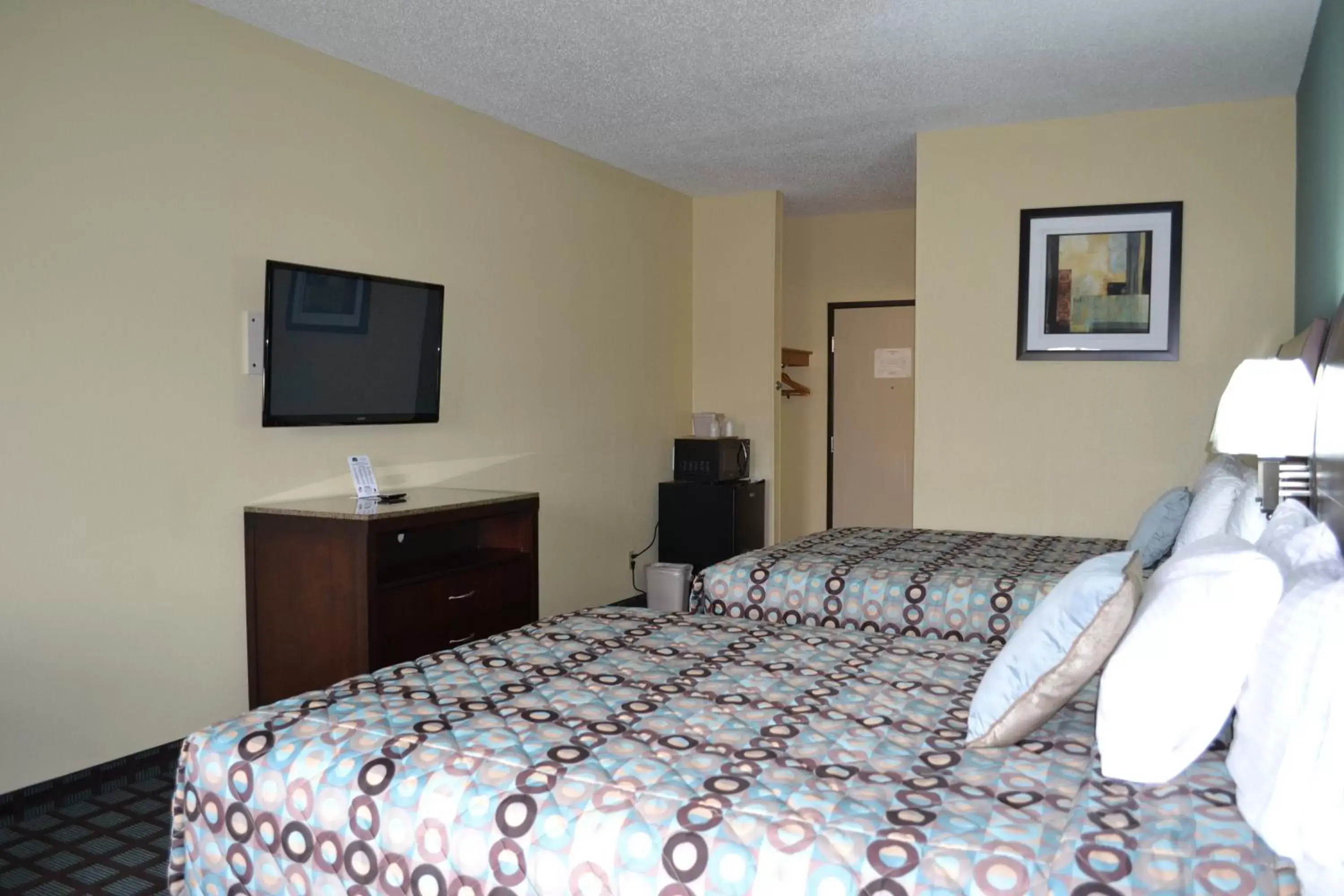 TV and multimedia, Bed in BridgePointe Advantage by BPhotels