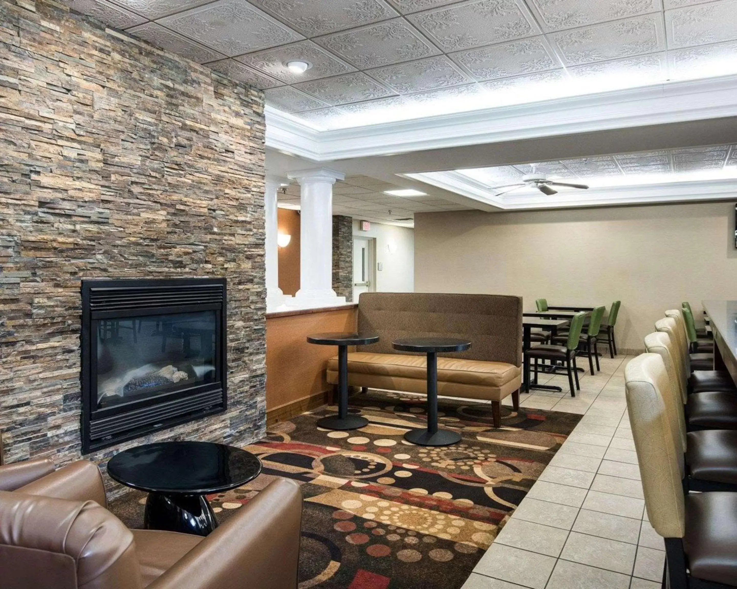 Restaurant/places to eat, Seating Area in Comfort Inn & Suites - LaVale - Cumberland