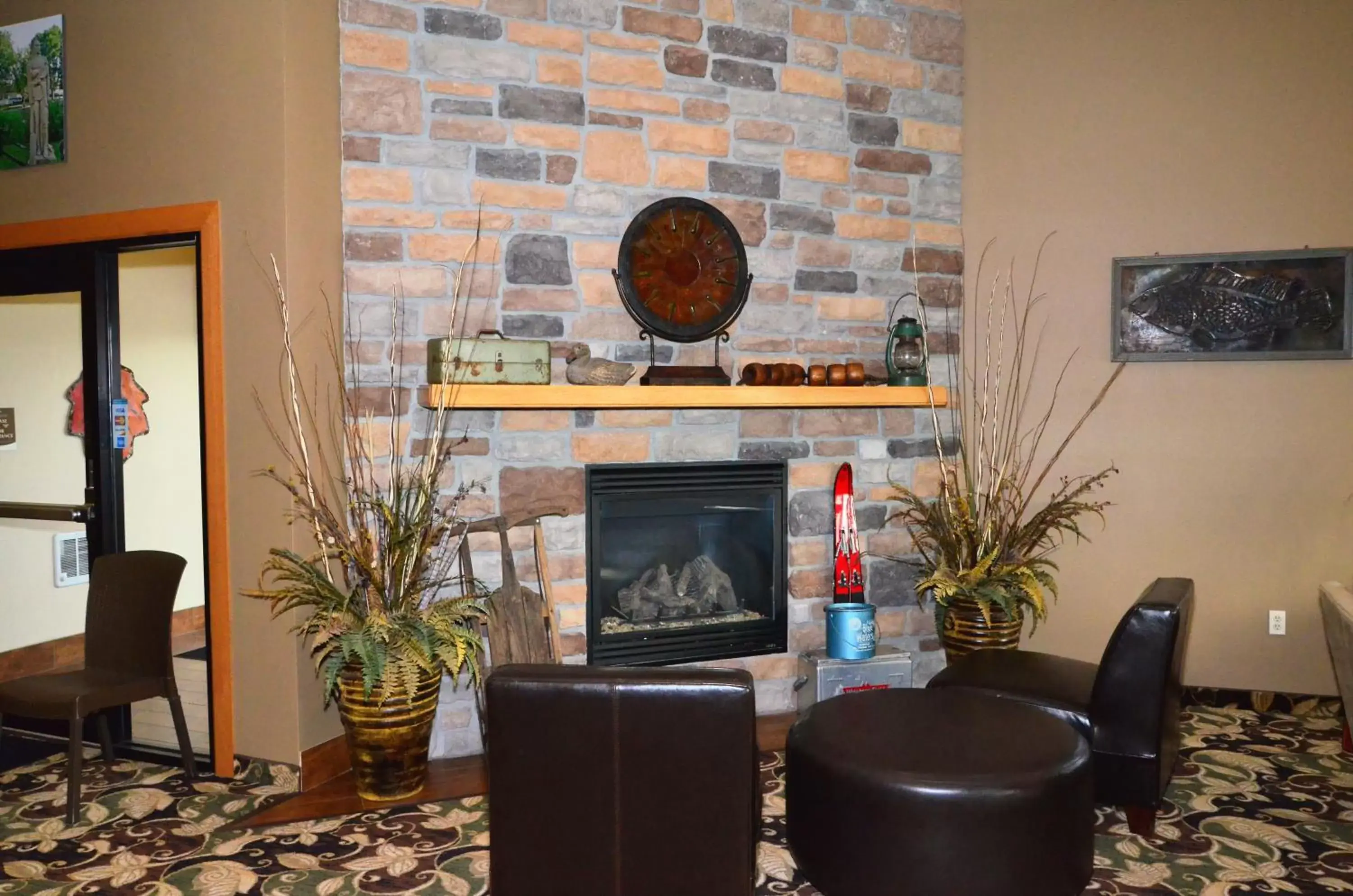 Lobby/Reception in Cobblestone Inn & Suites - Lake View