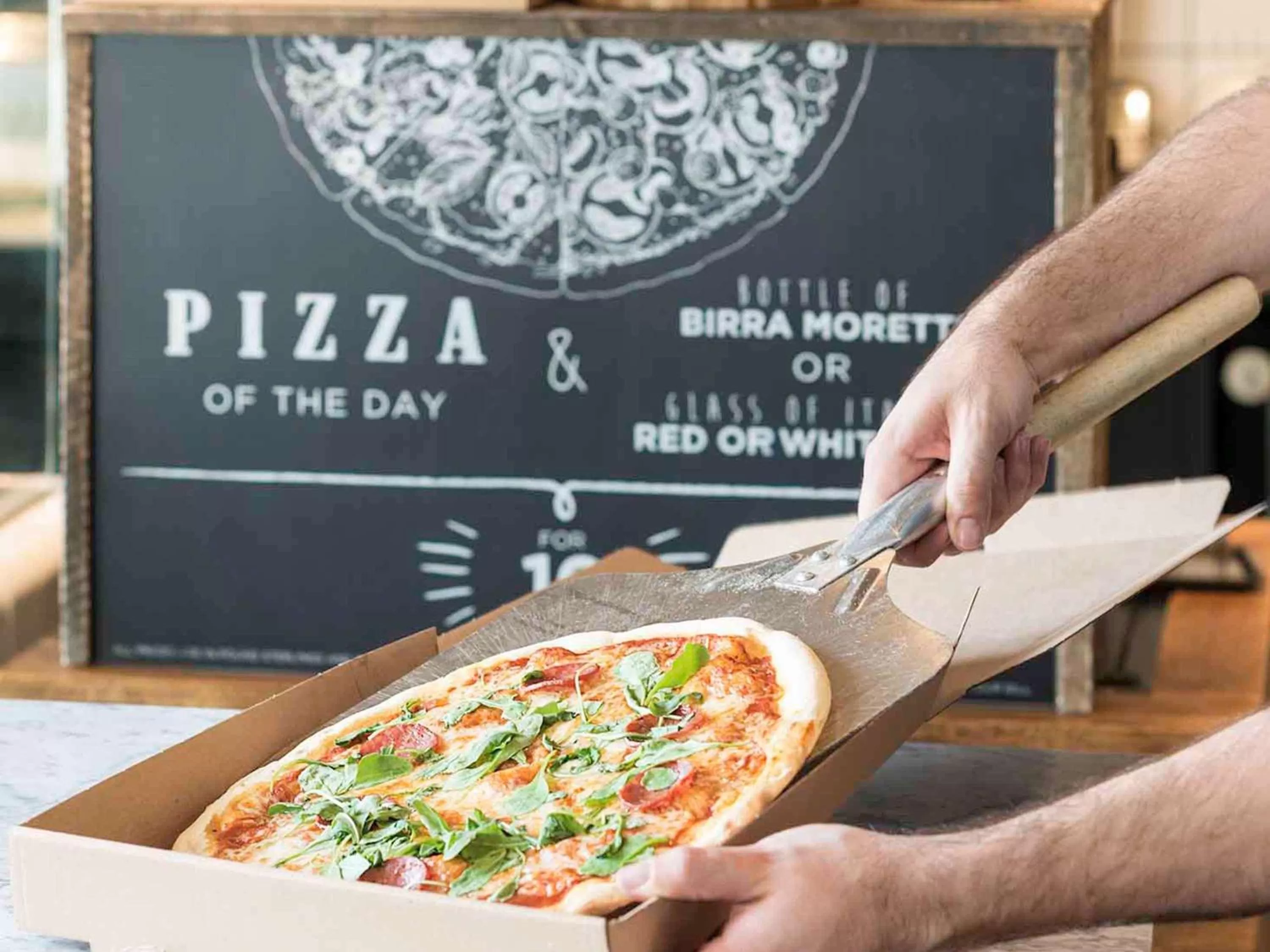 Restaurant/places to eat in Novotel London Canary Wharf