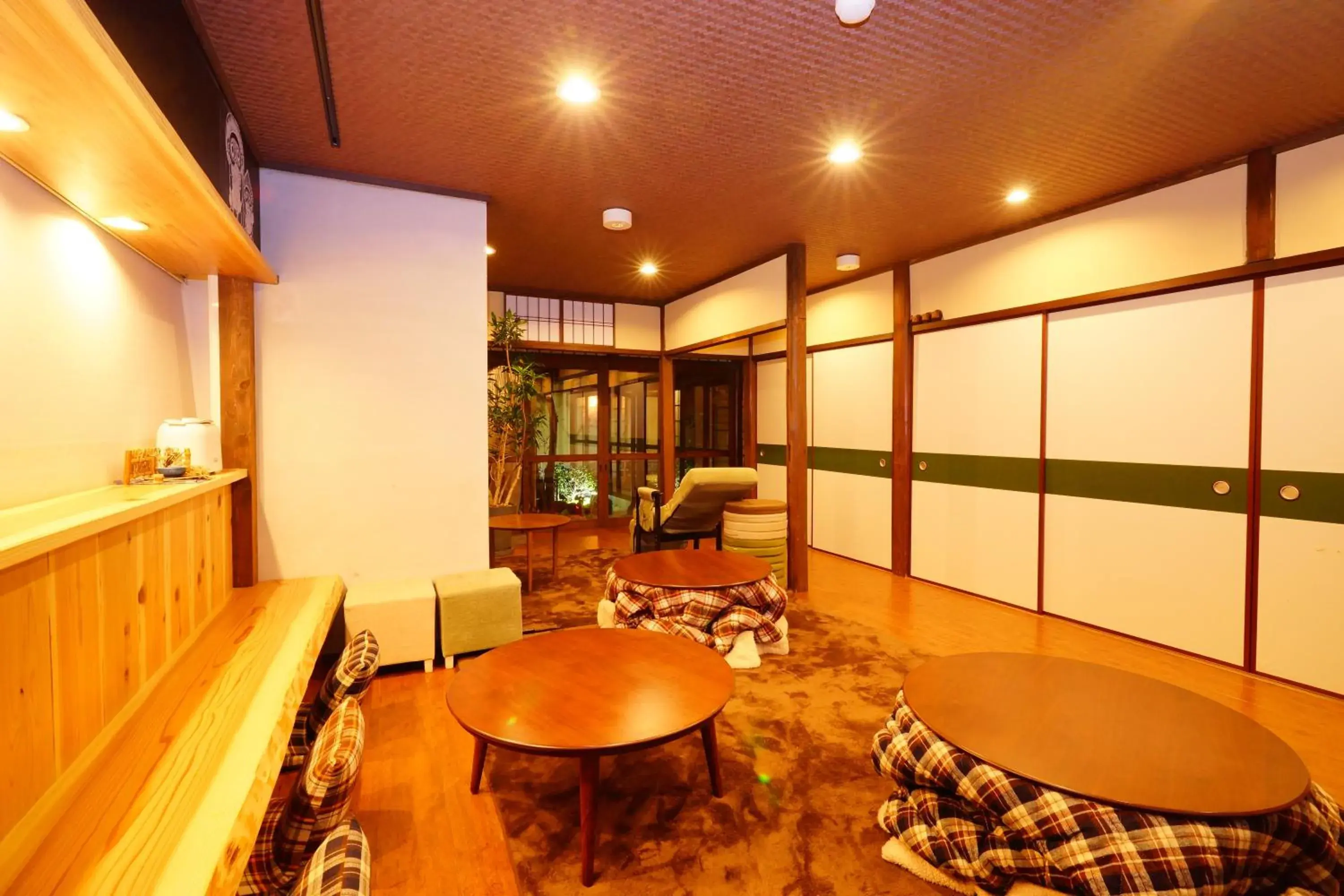 Communal lounge/ TV room in Hotel Lantern gion