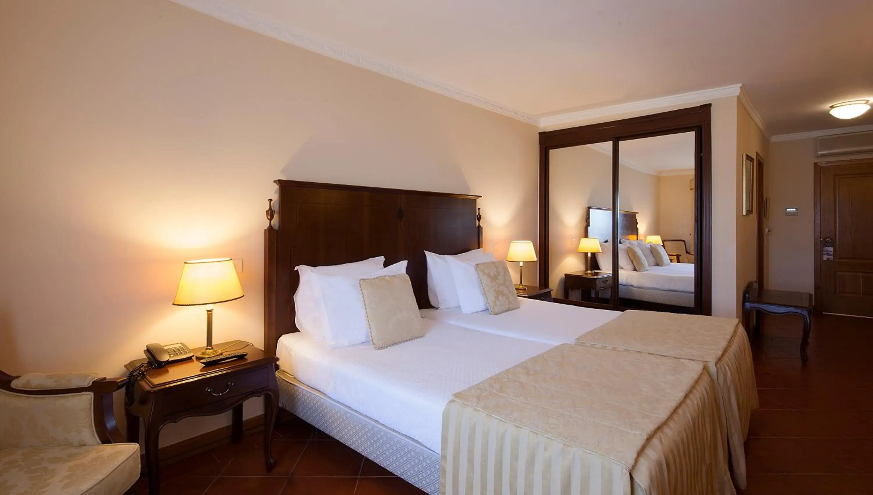 Bed in Hotel Club d'Azeitao