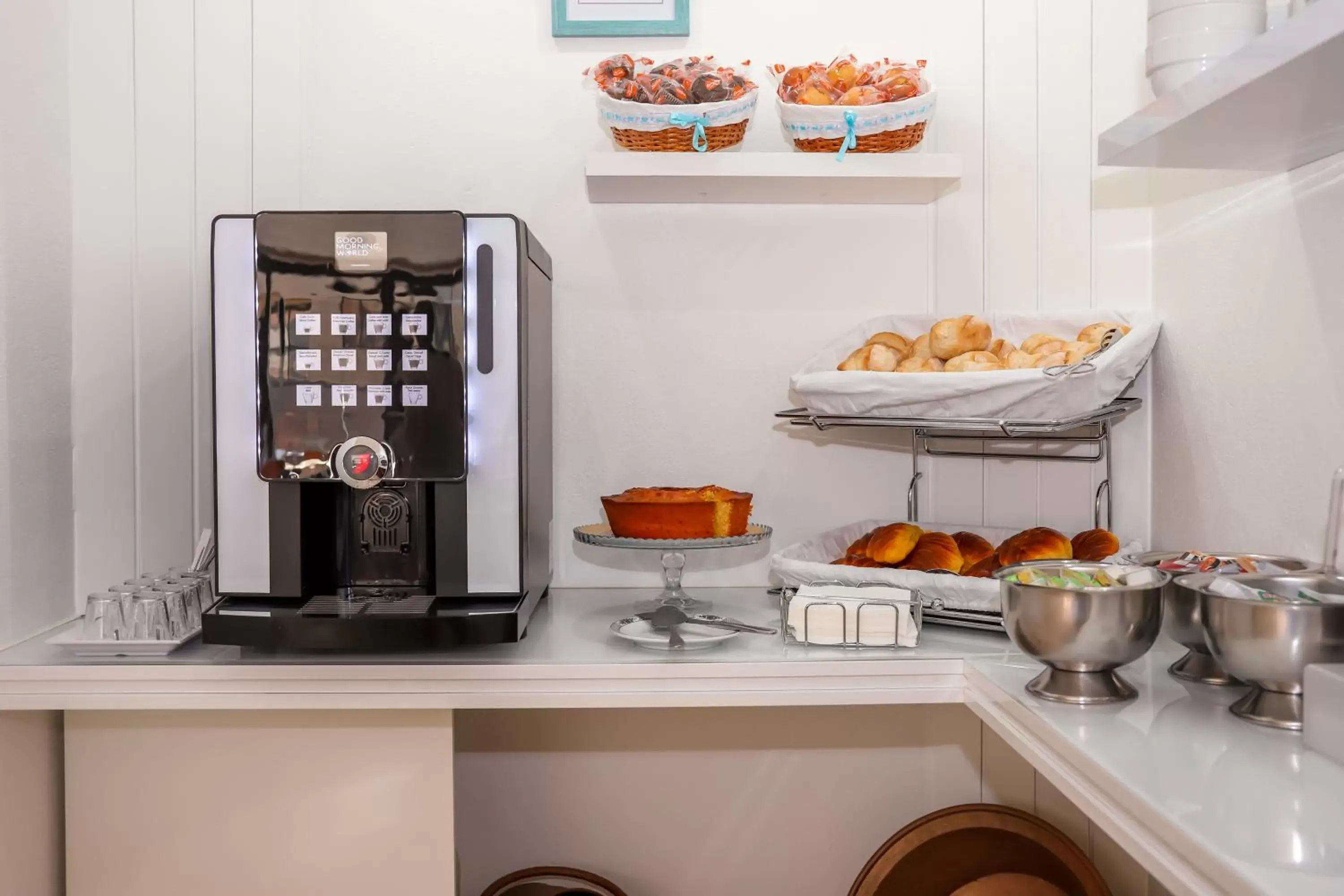 Breakfast, Kitchen/Kitchenette in Hotel Avenida