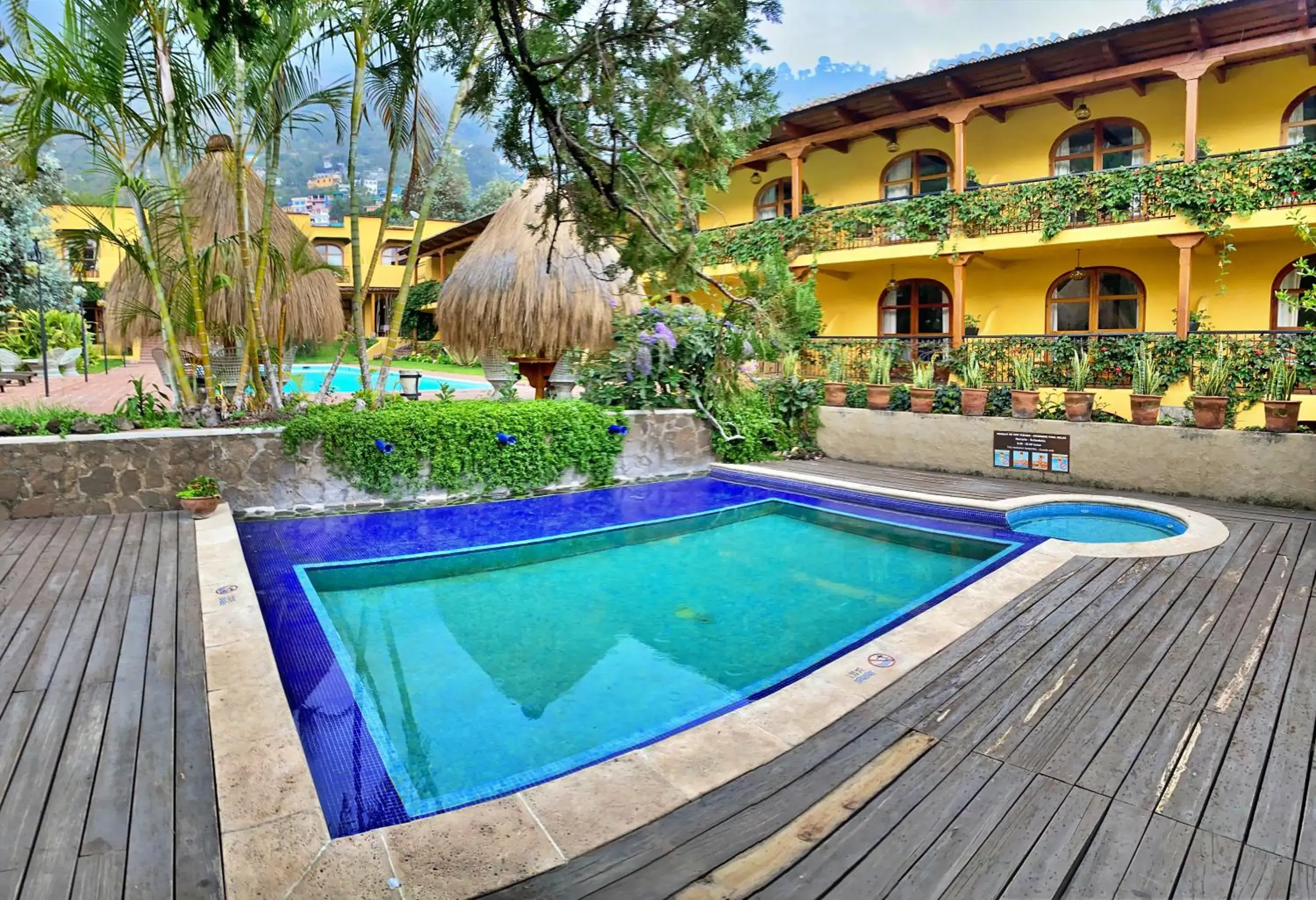 Property building, Swimming Pool in Villa Santa Catarina