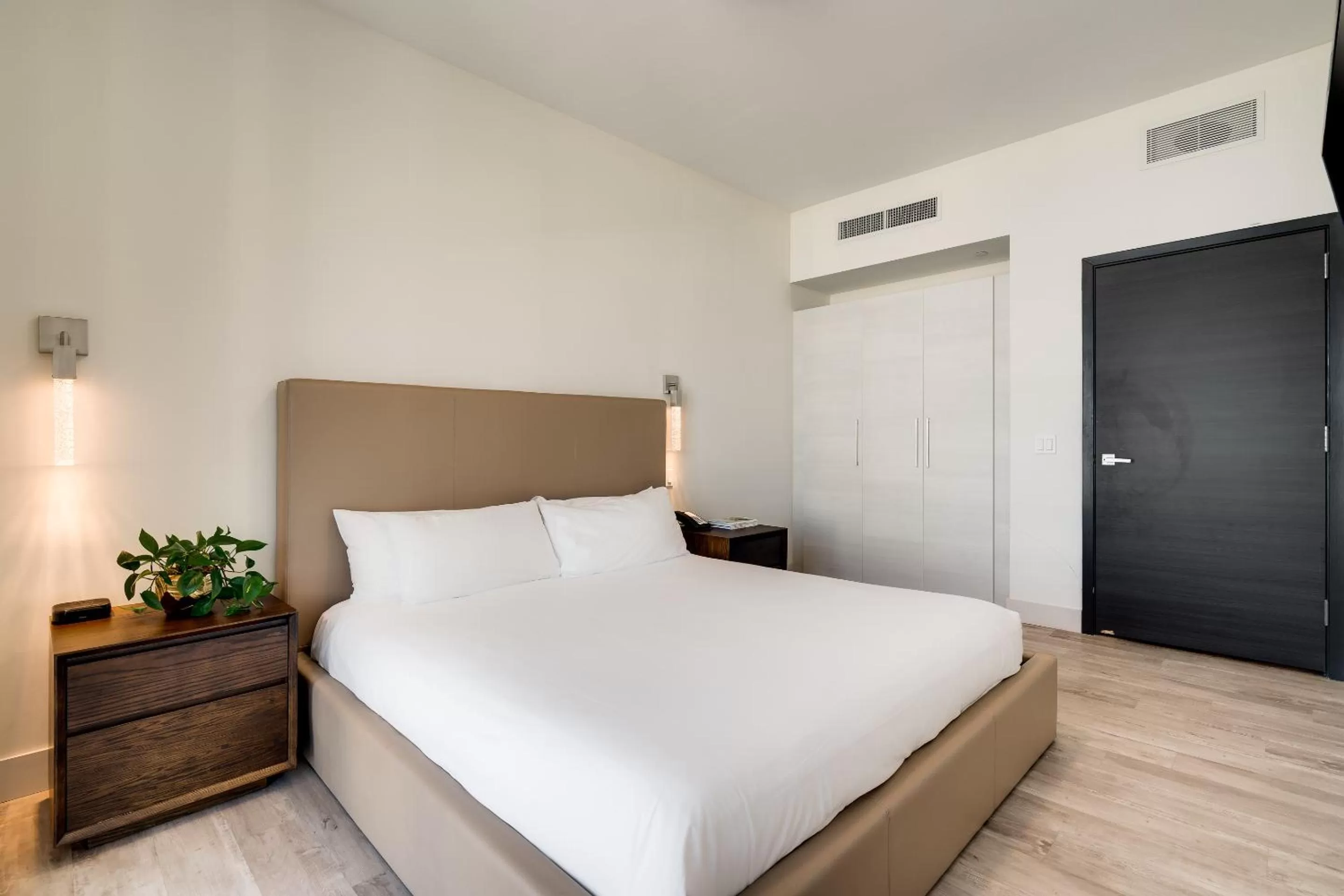 Bedroom, Bed in Costa Hollywood Beach Resort - An All Suite Hotel