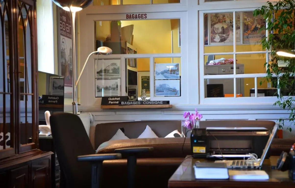 Lobby or reception in Avenue de la Gare