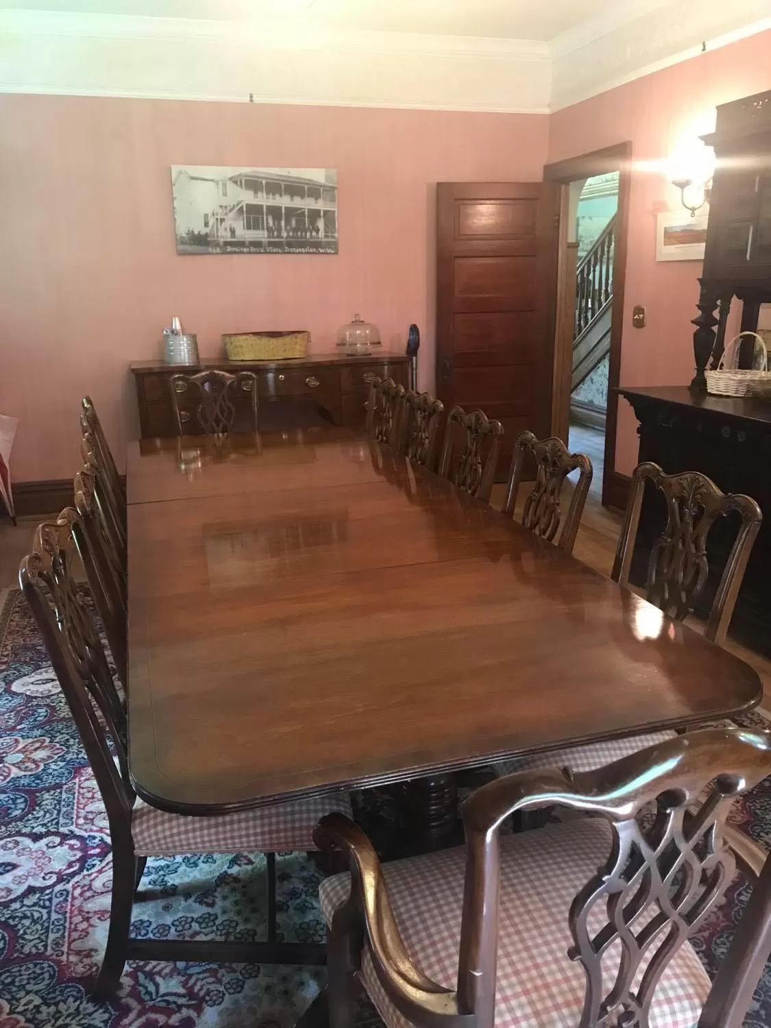 Seating area in Laurel River Club Bed & Breakfast or LRCBNB