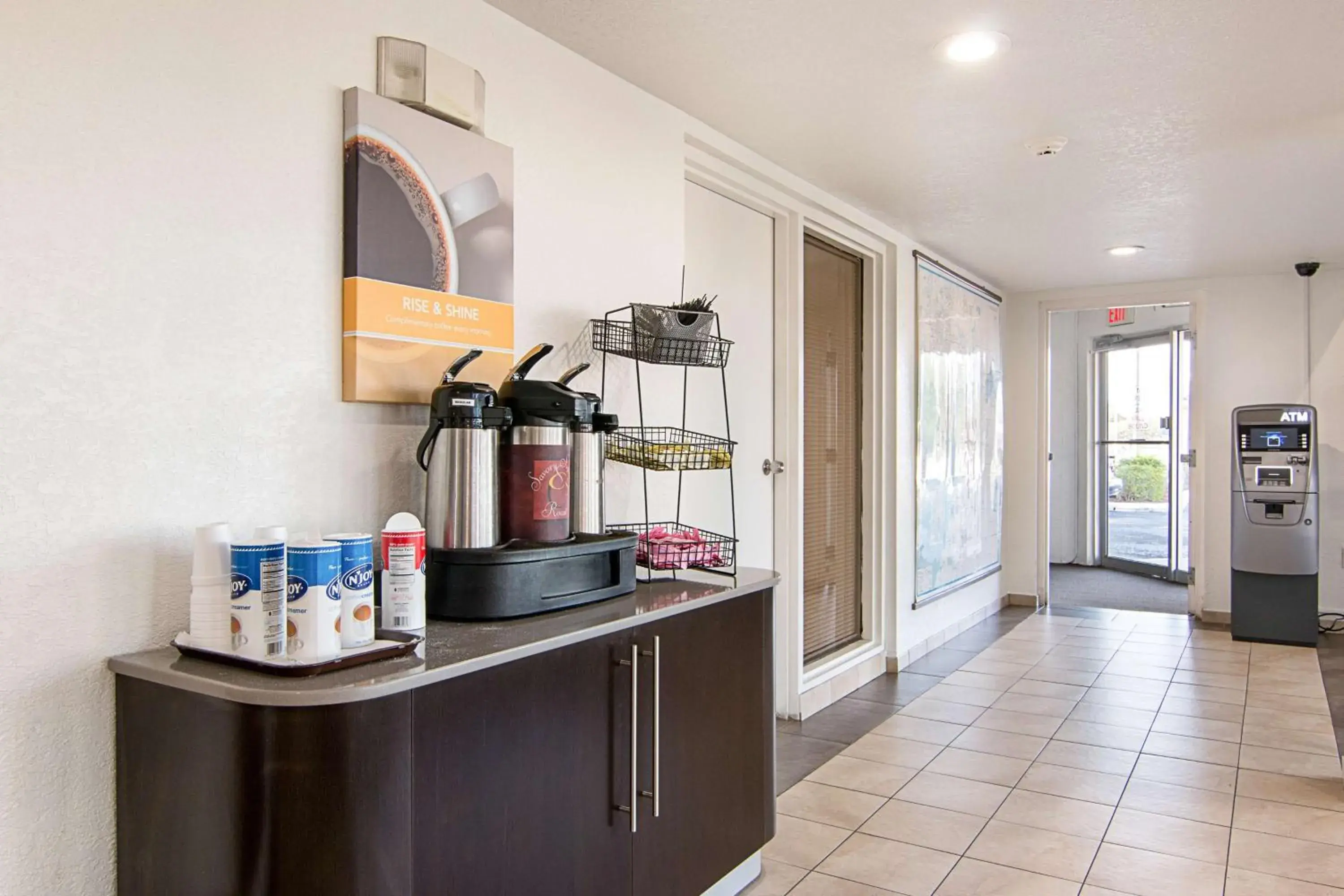 Lobby or reception, Kitchen/Kitchenette in Motel 6-Tampa, FL - Fairgrounds