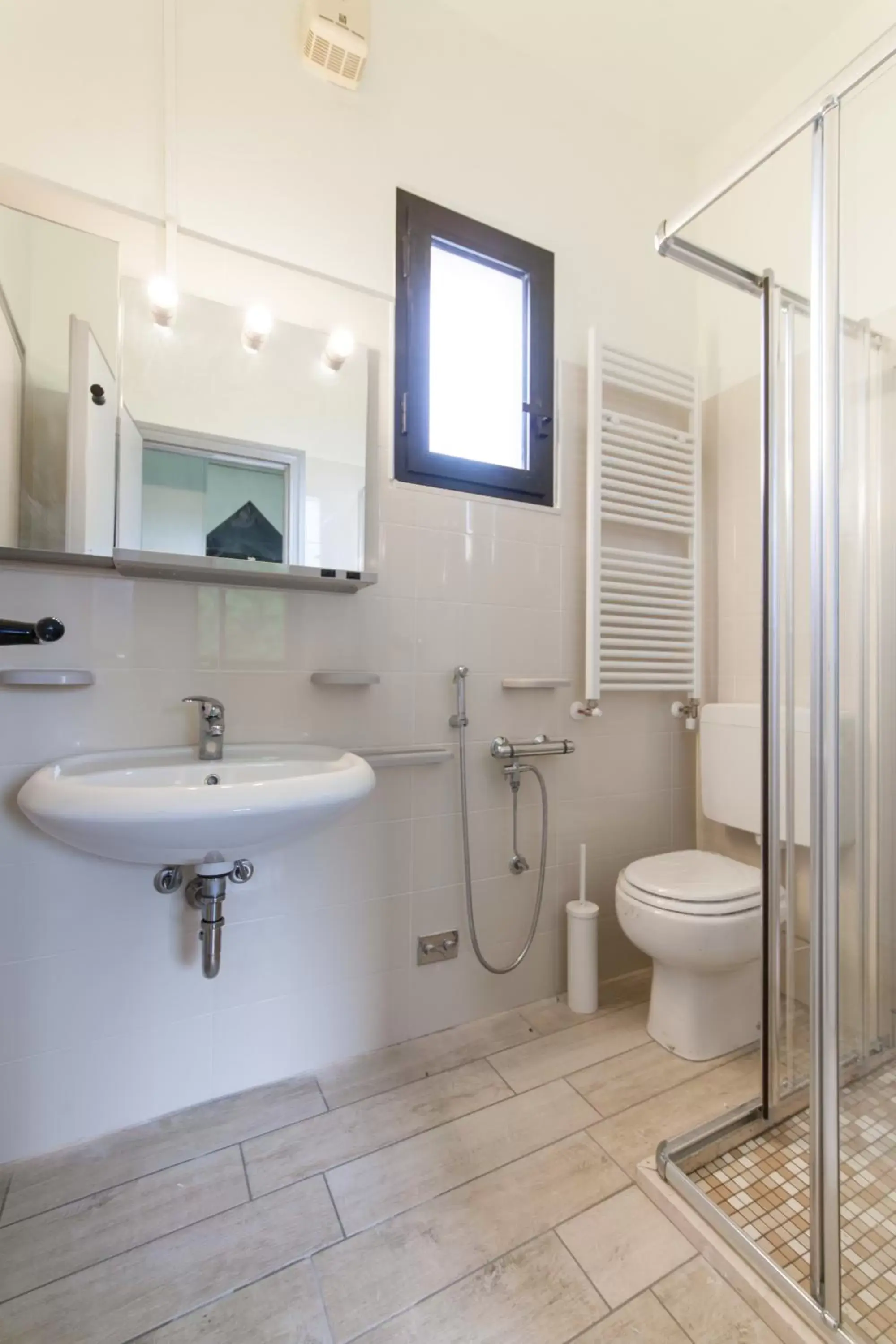 Bathroom in L'Approdo Hotel