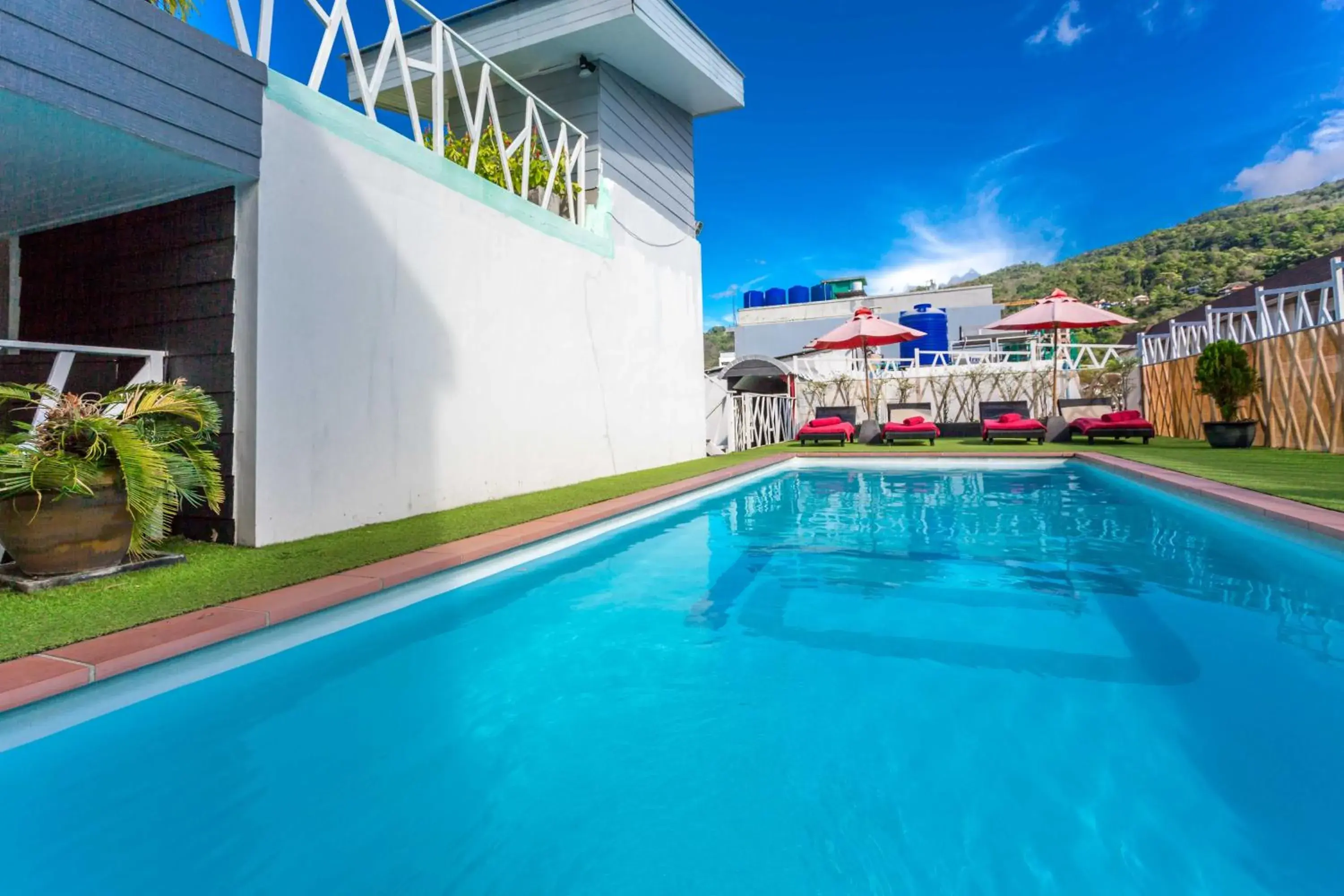 Swimming Pool in PJ Patong Resortel