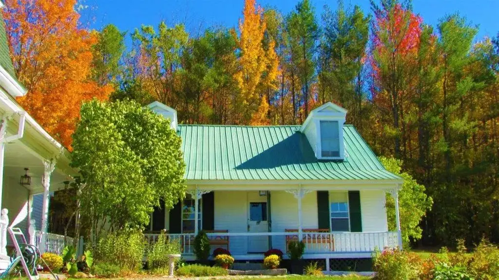 Property Building in Center Lovell Inn